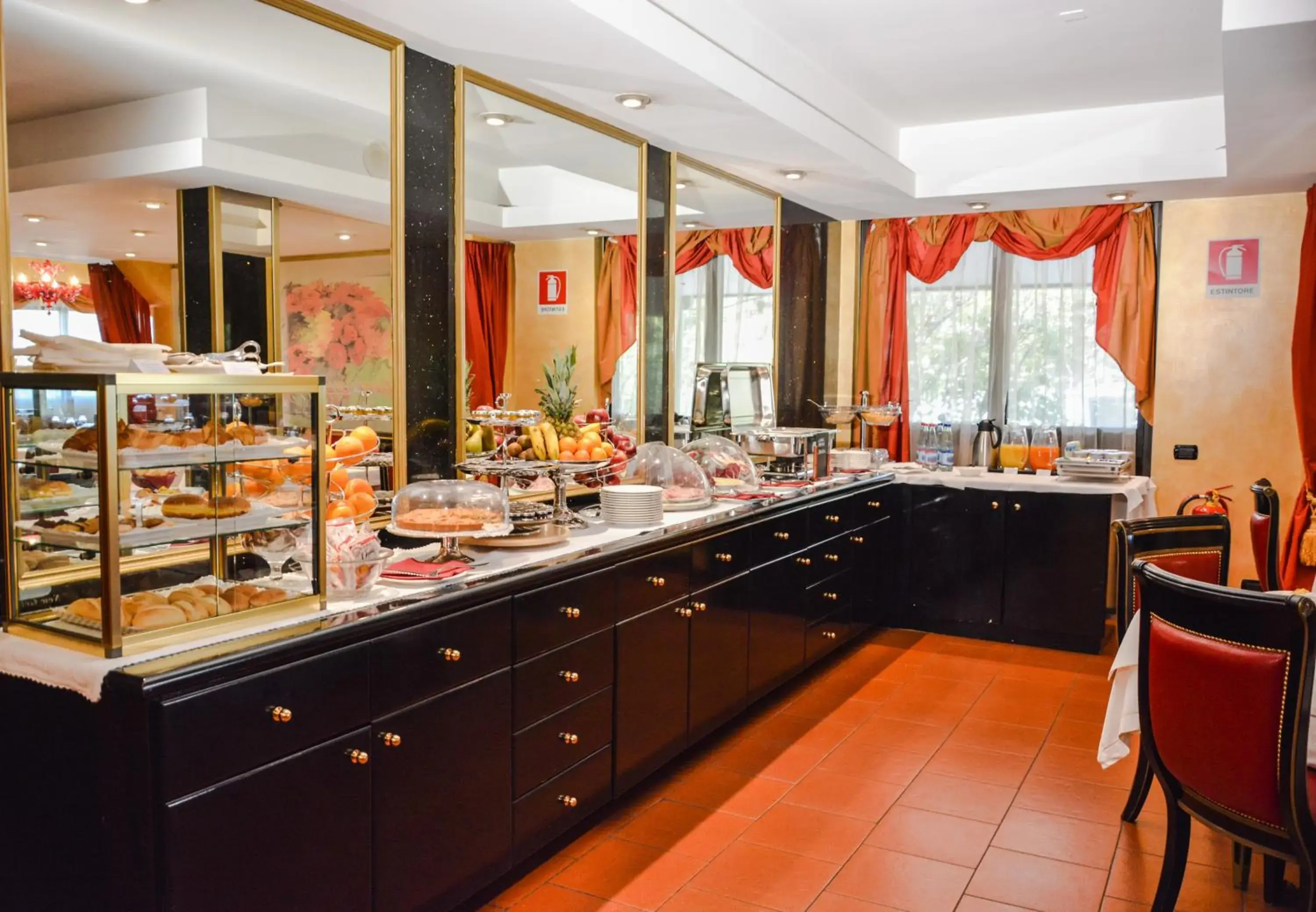 Restaurant/places to eat in Hotel Motel Visconteo Restaurant/places to eat in Hotel Motel Visconteo