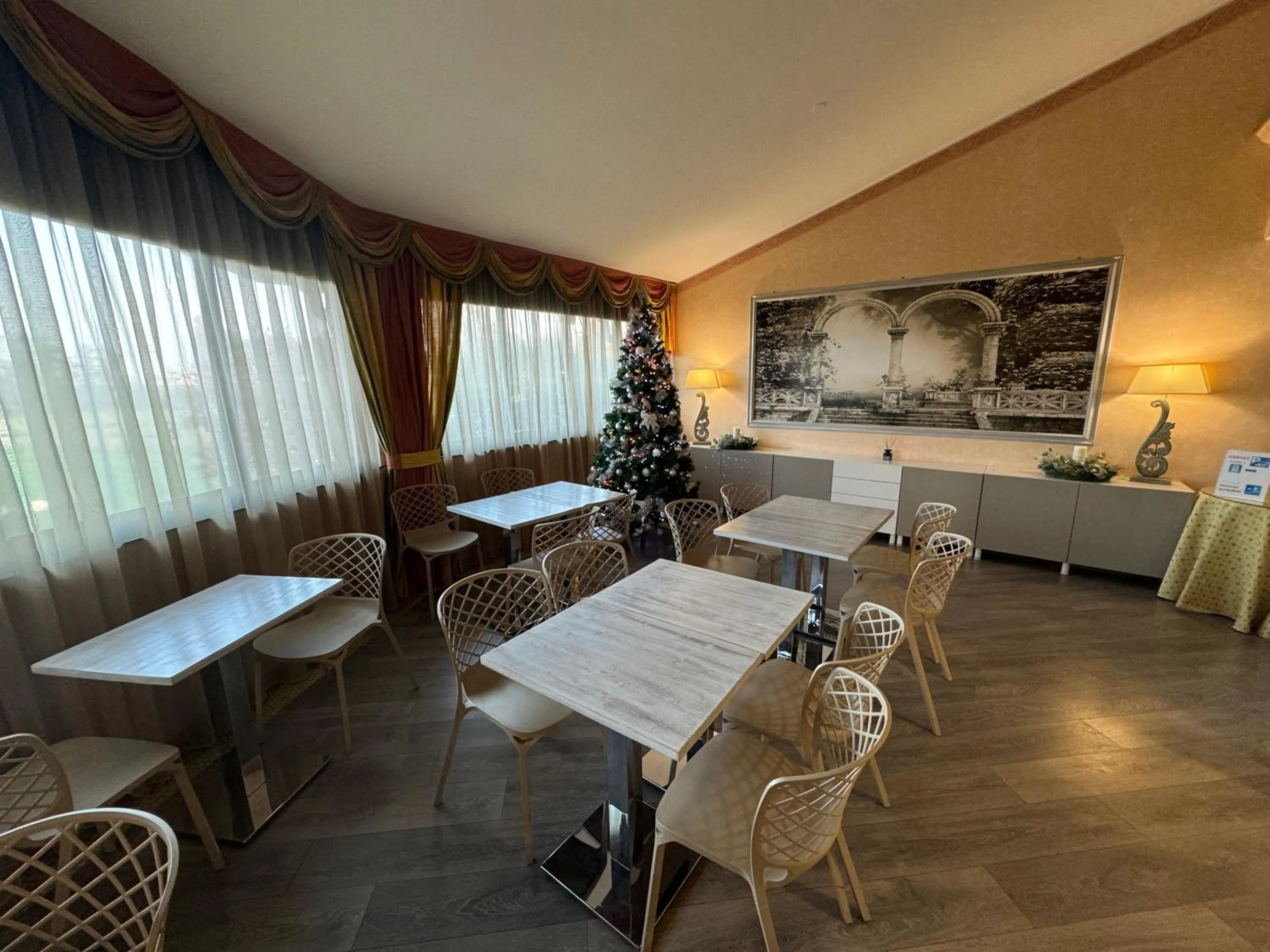 Restaurant/places to eat in Hotel Motel Visconteo