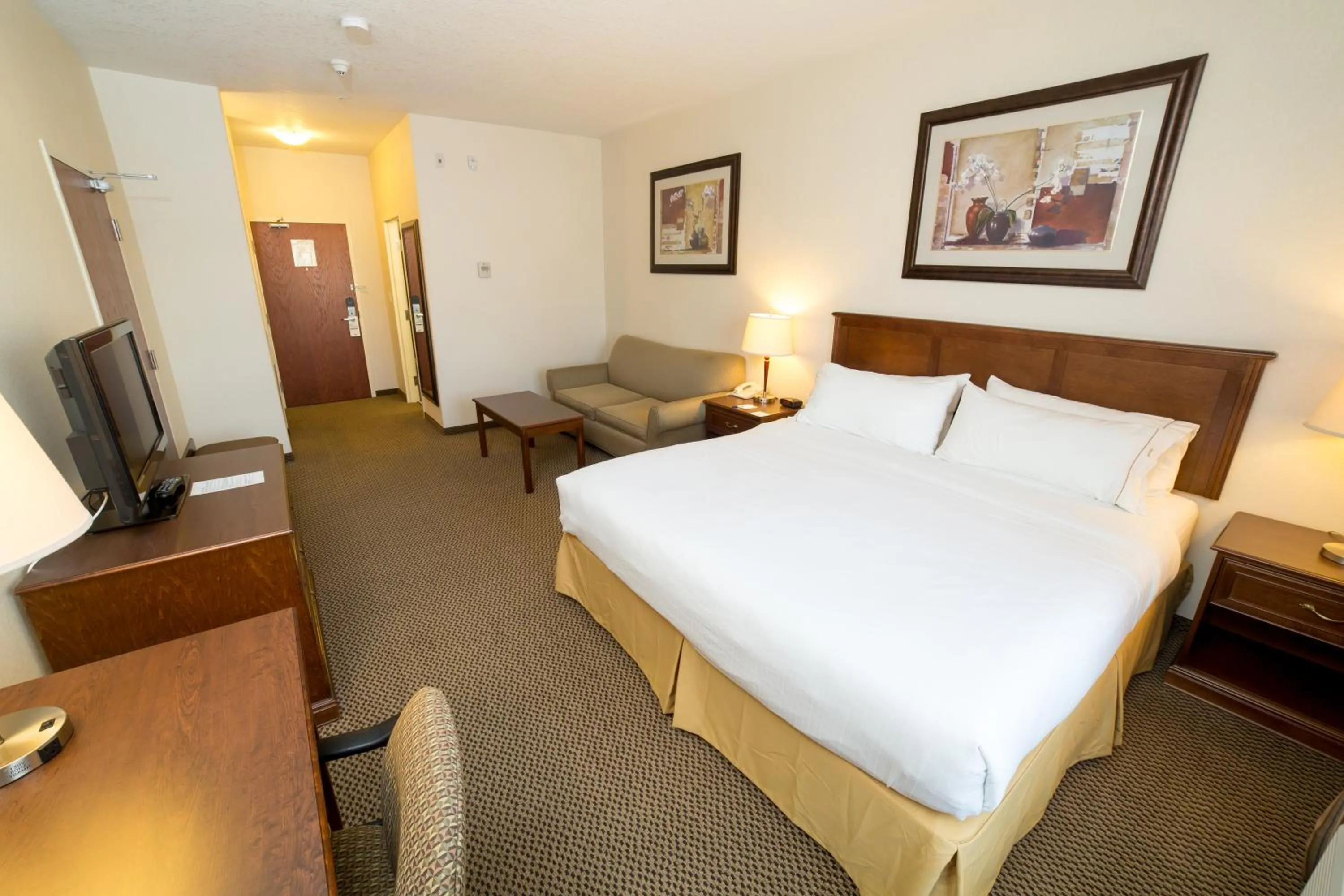 Bedroom, Bed in Holiday Inn Express & Suites Drayton Valley by IHG