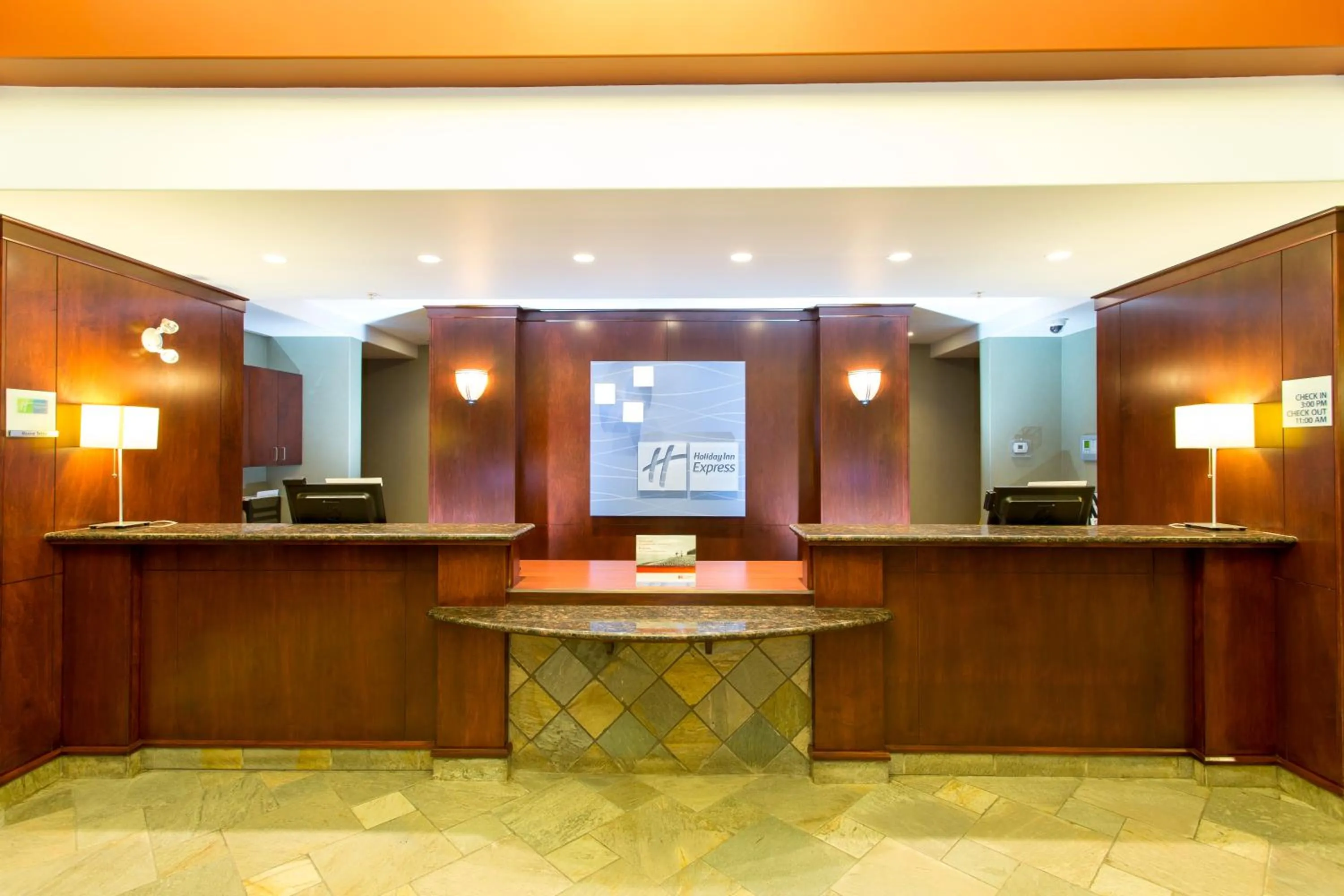Lobby or reception in Holiday Inn Express & Suites Drayton Valley by IHG