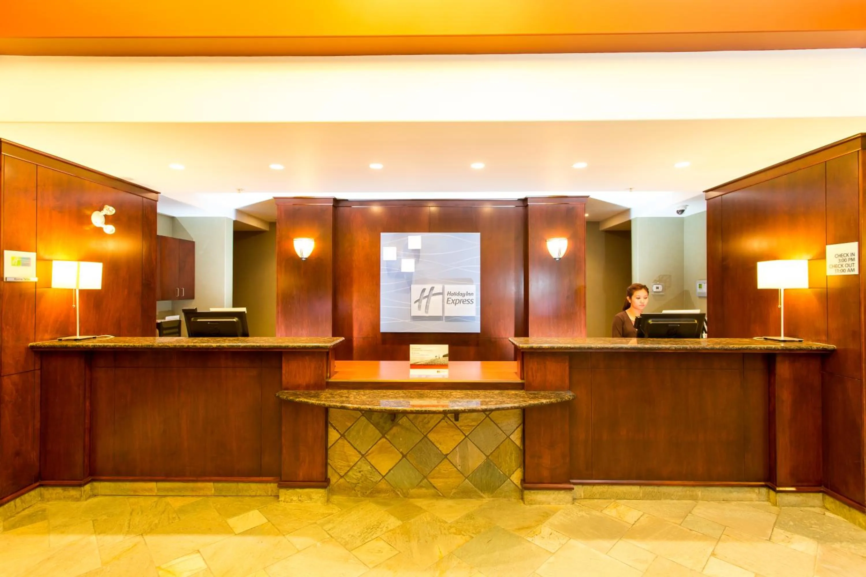 Lobby or reception in Holiday Inn Express & Suites Drayton Valley by IHG