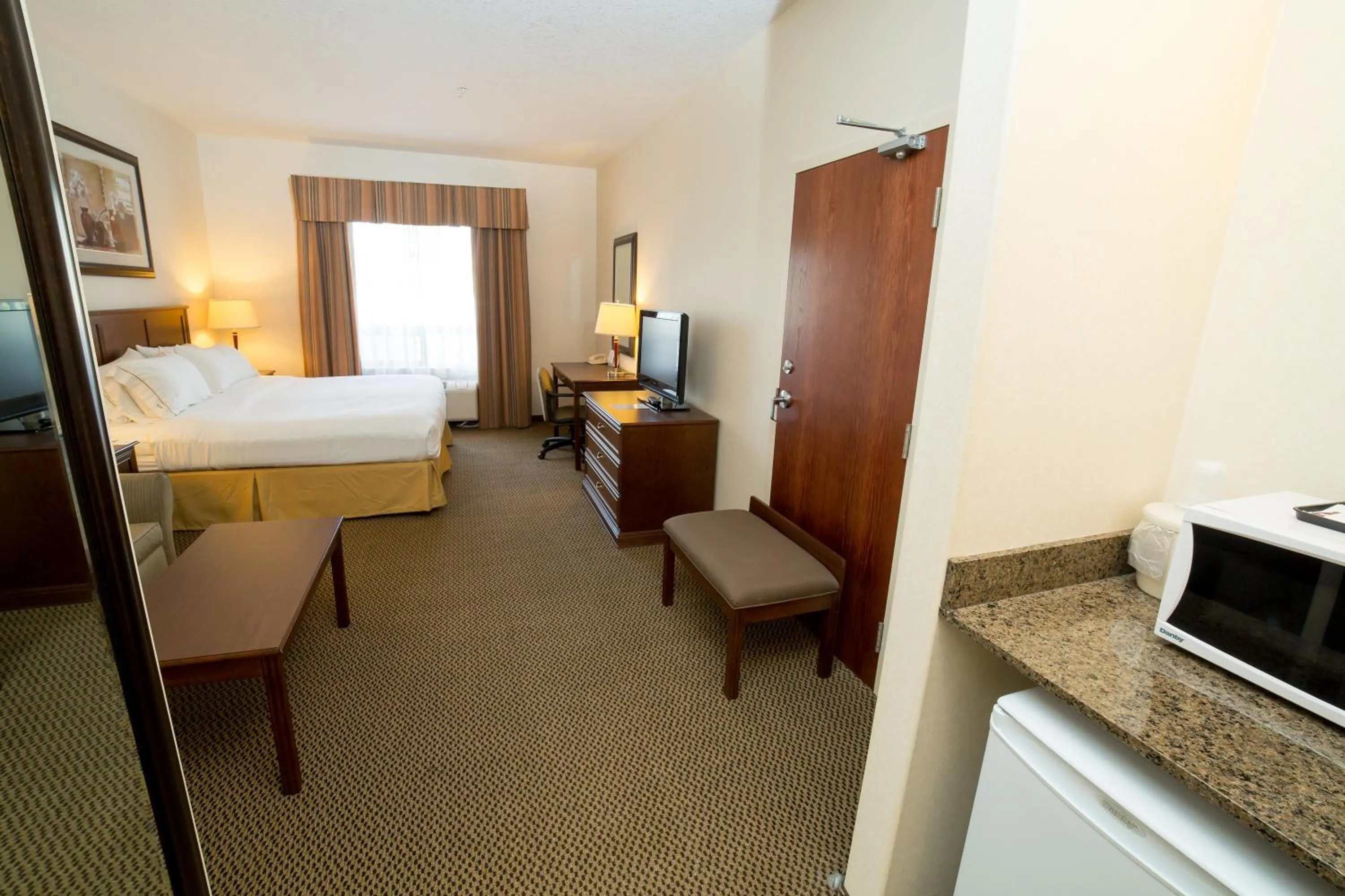 Bedroom, Bed in Holiday Inn Express & Suites Drayton Valley by IHG