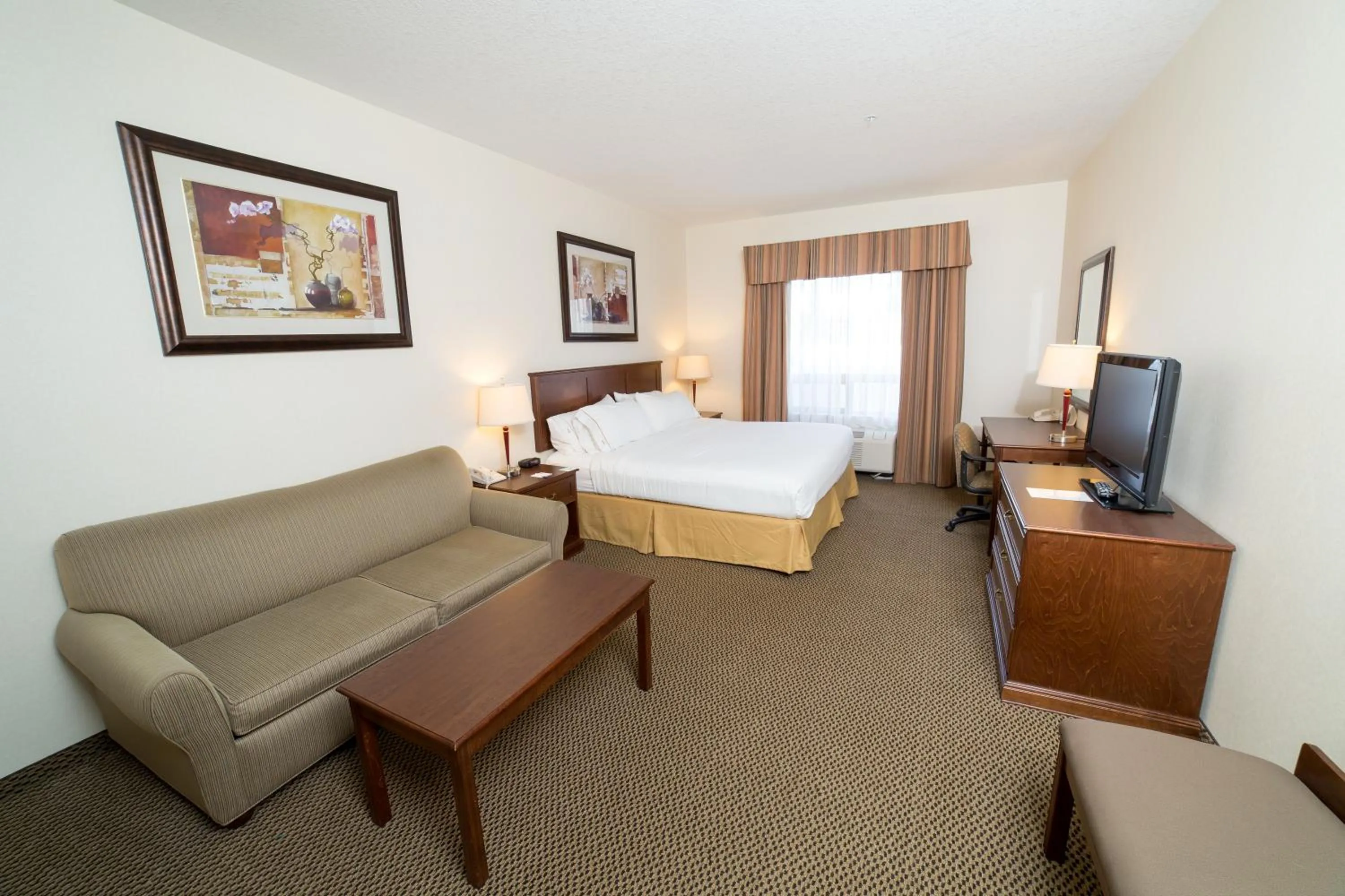 Bedroom, Bed in Holiday Inn Express & Suites Drayton Valley by IHG