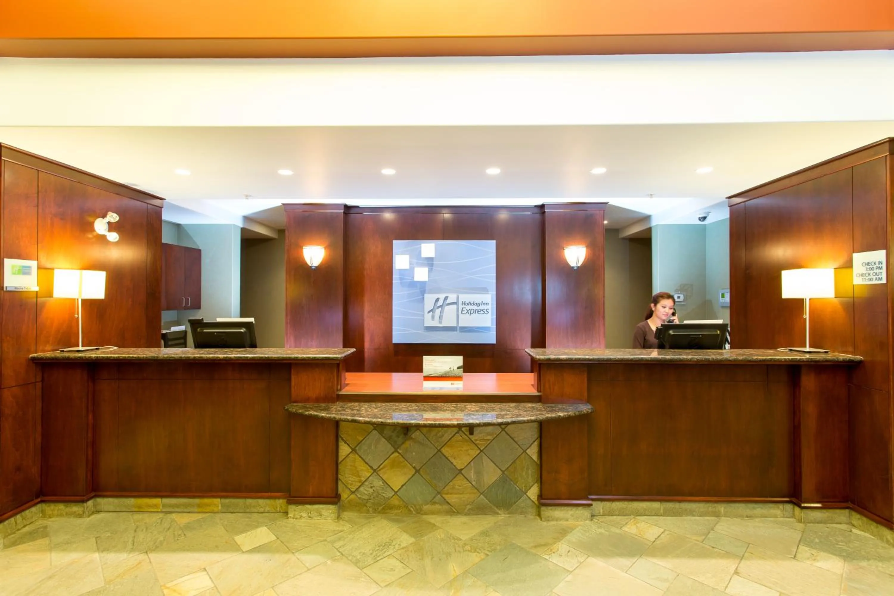 Lobby or reception in Holiday Inn Express & Suites Drayton Valley by IHG