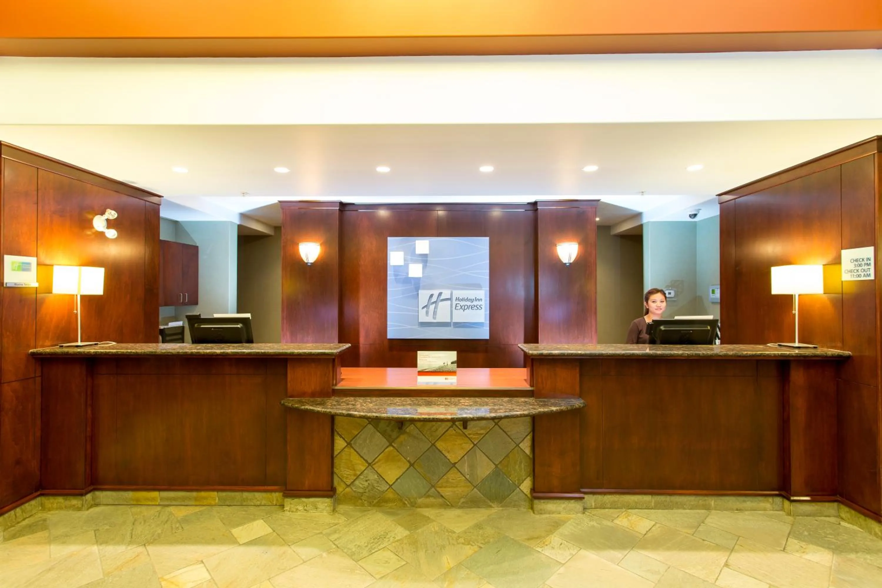 Lobby or reception in Holiday Inn Express & Suites Drayton Valley by IHG