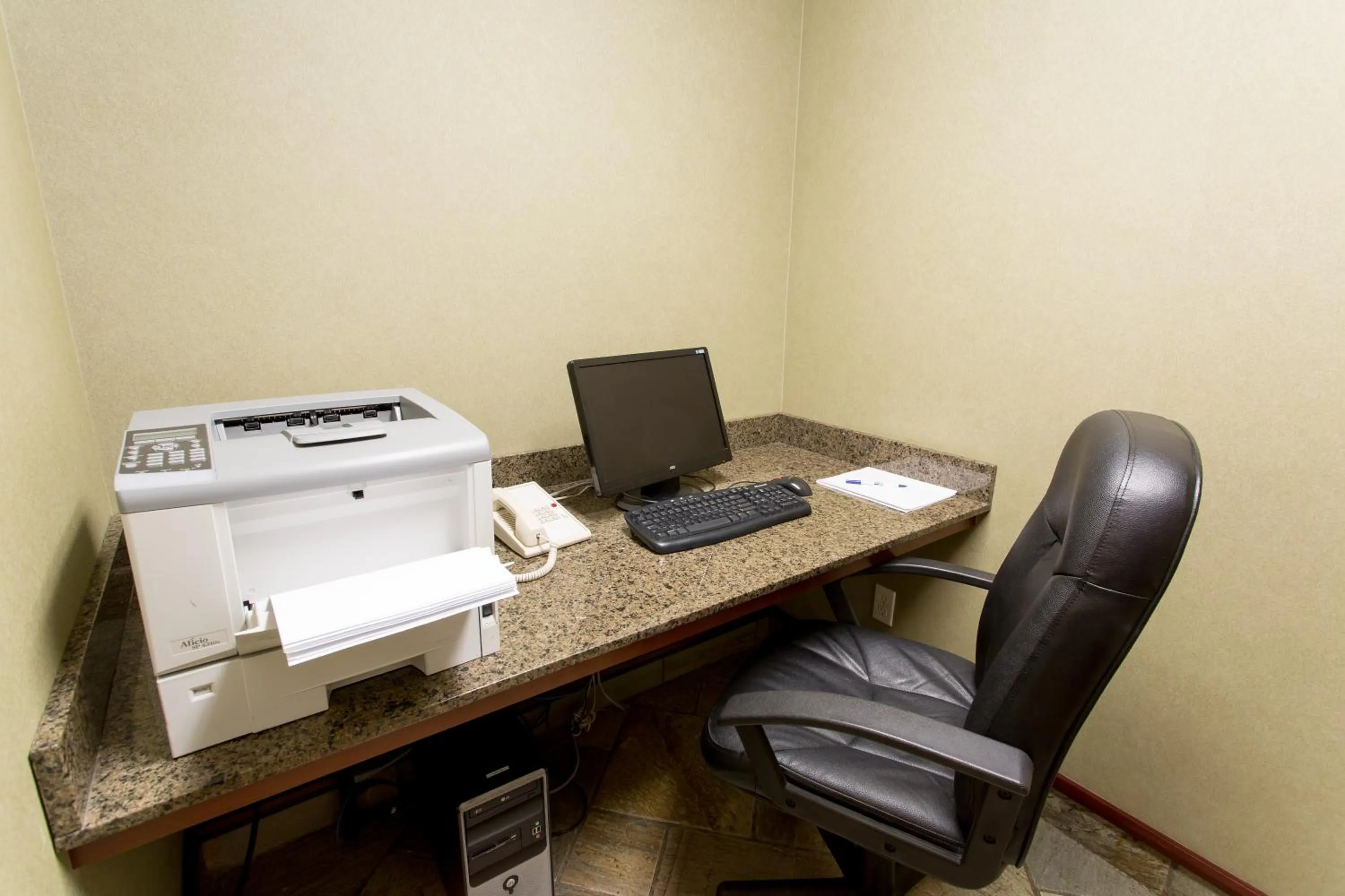 Business facilities in Holiday Inn Express & Suites Drayton Valley by IHG