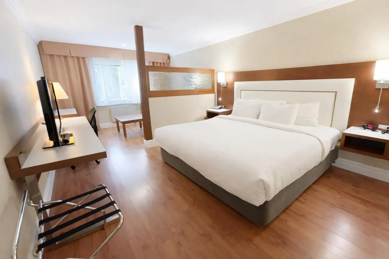 Bed in Quality Inn & Suites Bed in Quality Inn & Suites