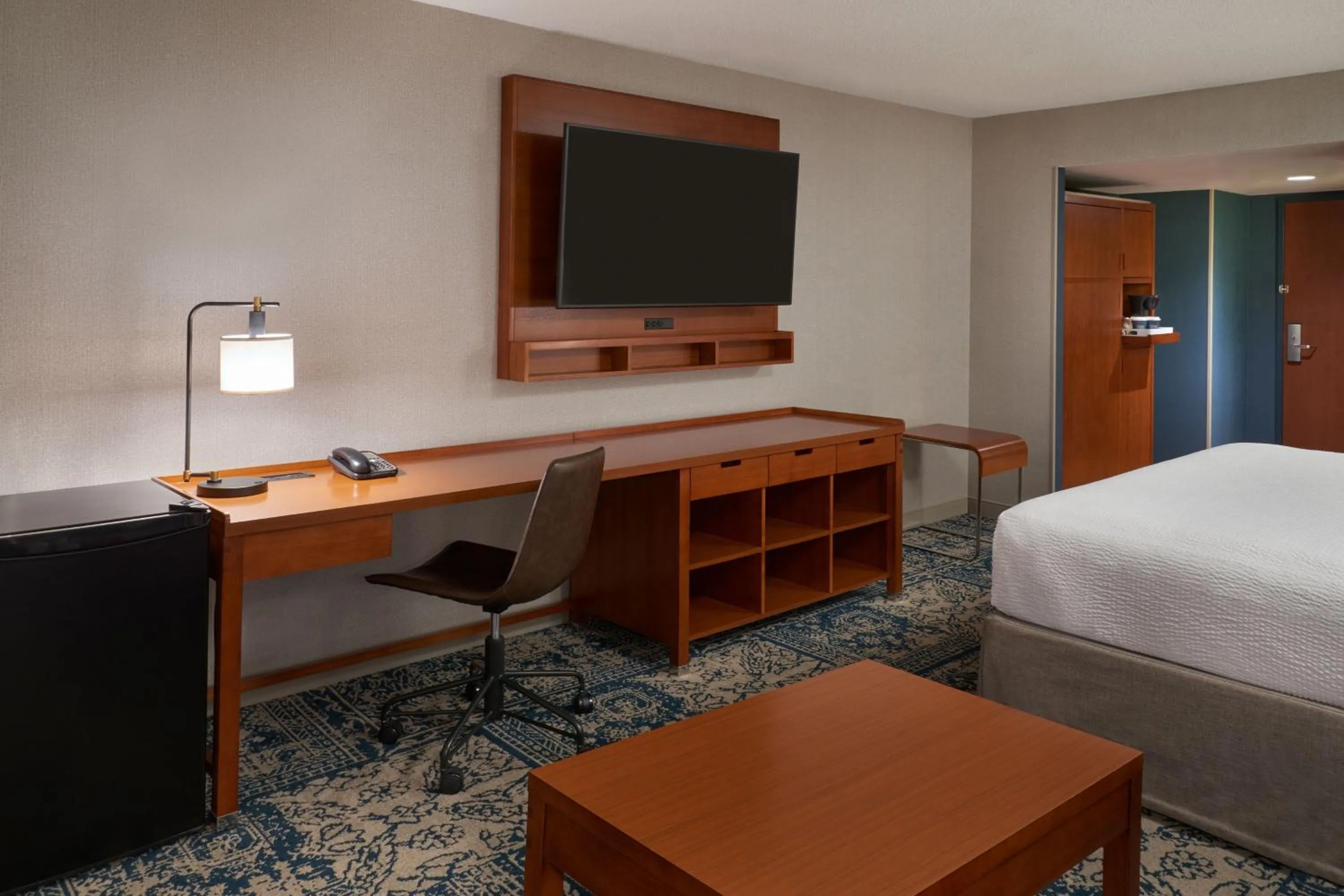 Photo of the whole room, Bed in Four Points by Sheraton Hotel & Conference Centre Gatineau-Ottawa
