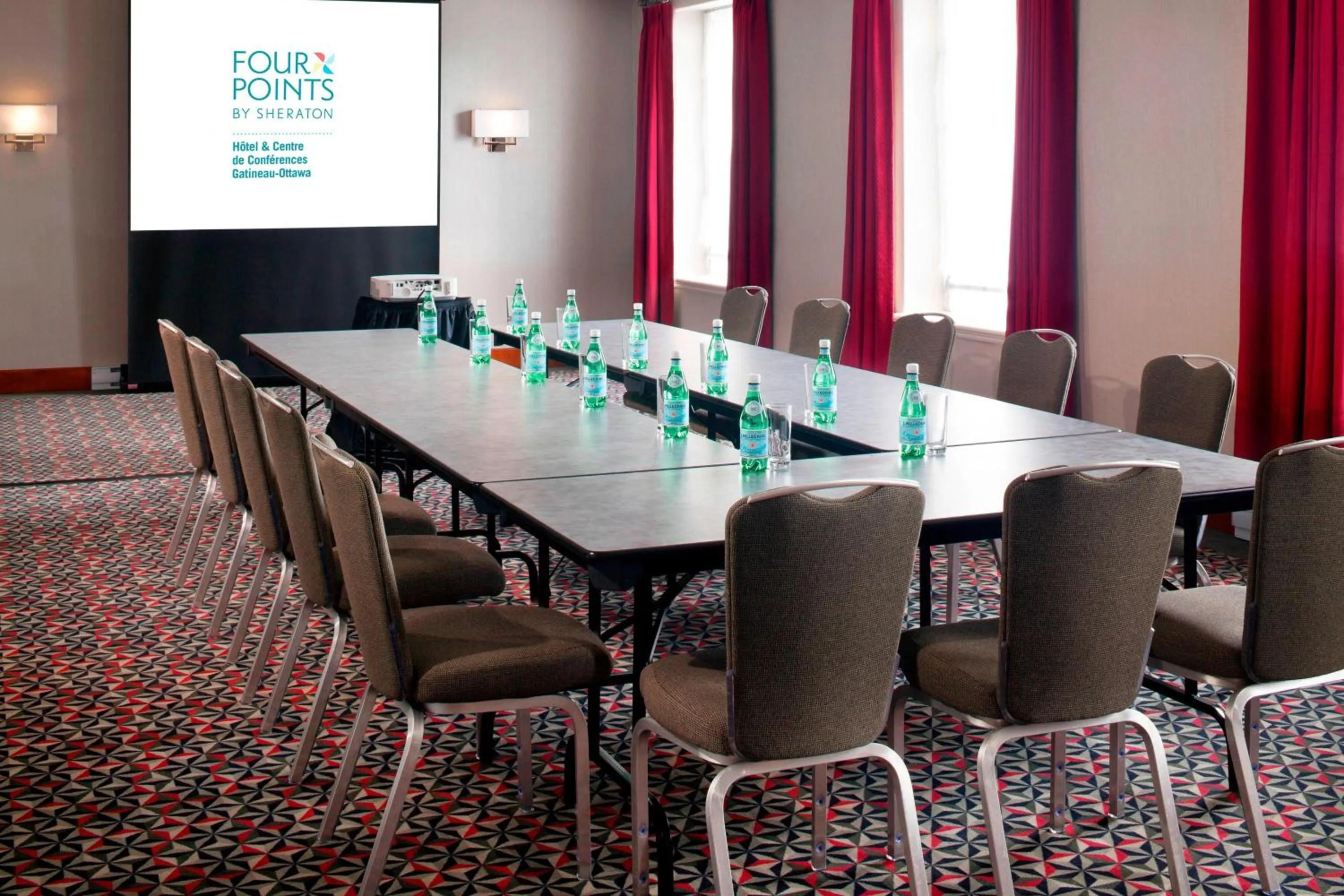 Meeting/conference room in Four Points by Sheraton Hotel & Conference Centre Gatineau-Ottawa