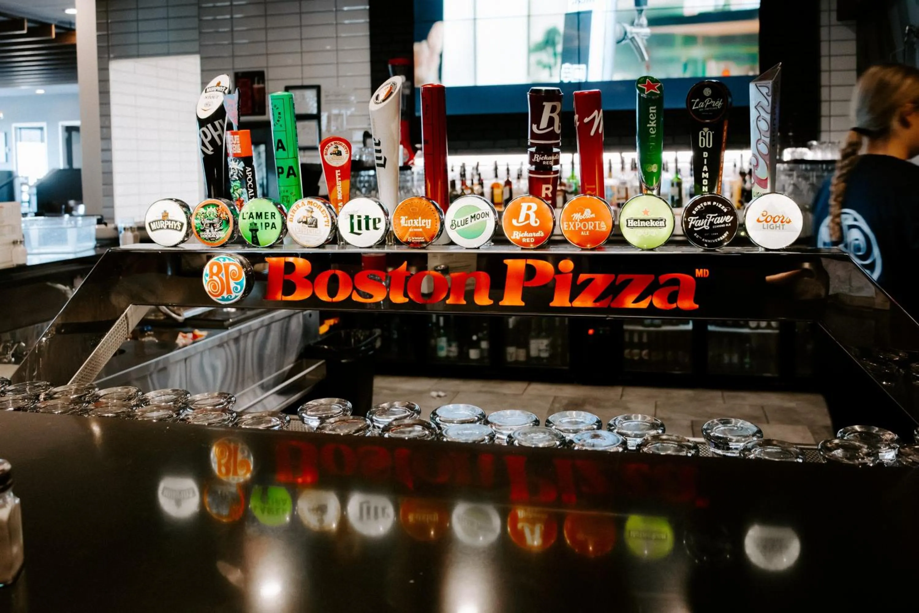 Lounge or bar in Delta Hotels by Marriott Saguenay Conference Centre