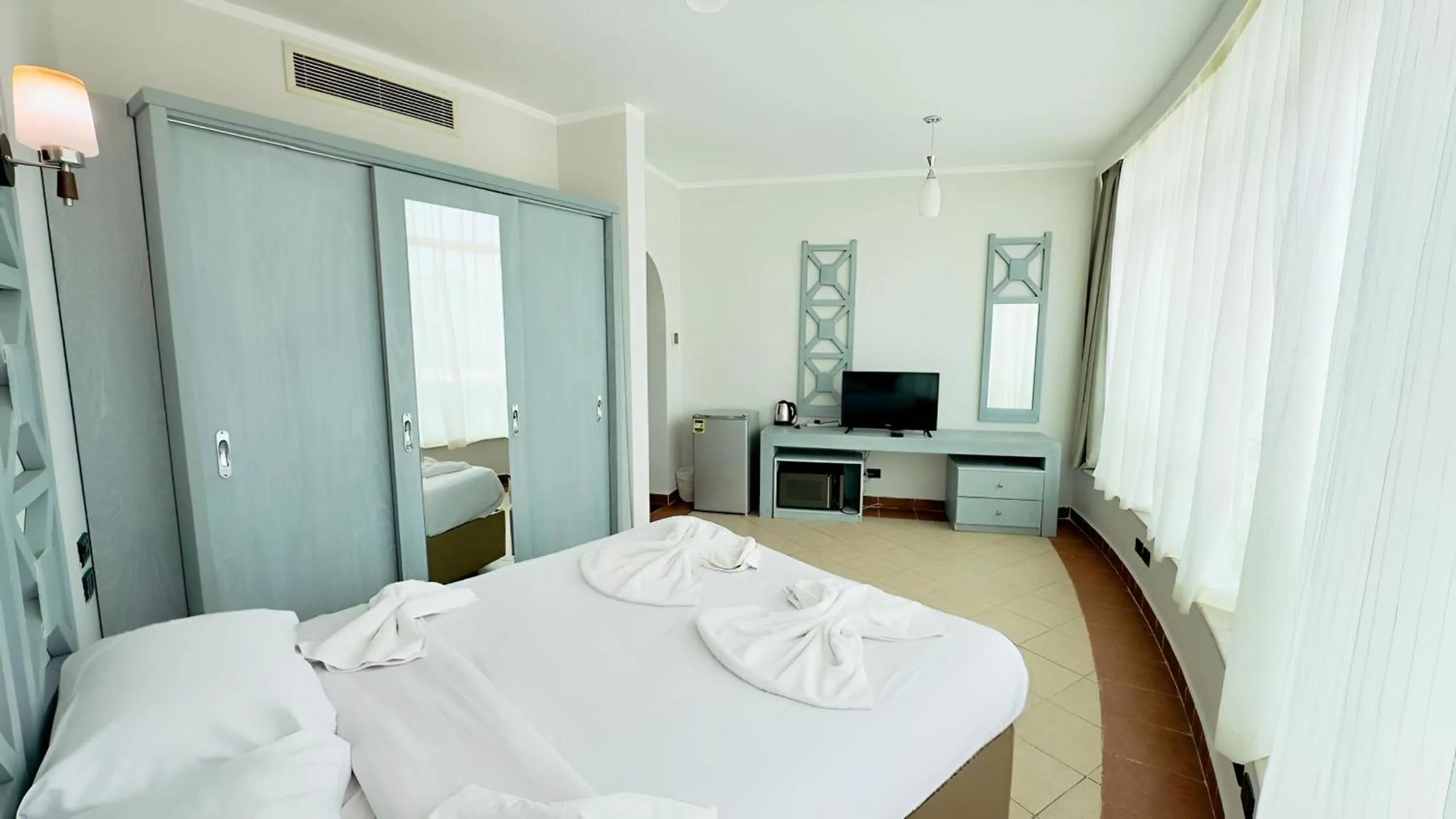 Communal lounge/ TV room, Bed in Royal Beach Serviced Apartments