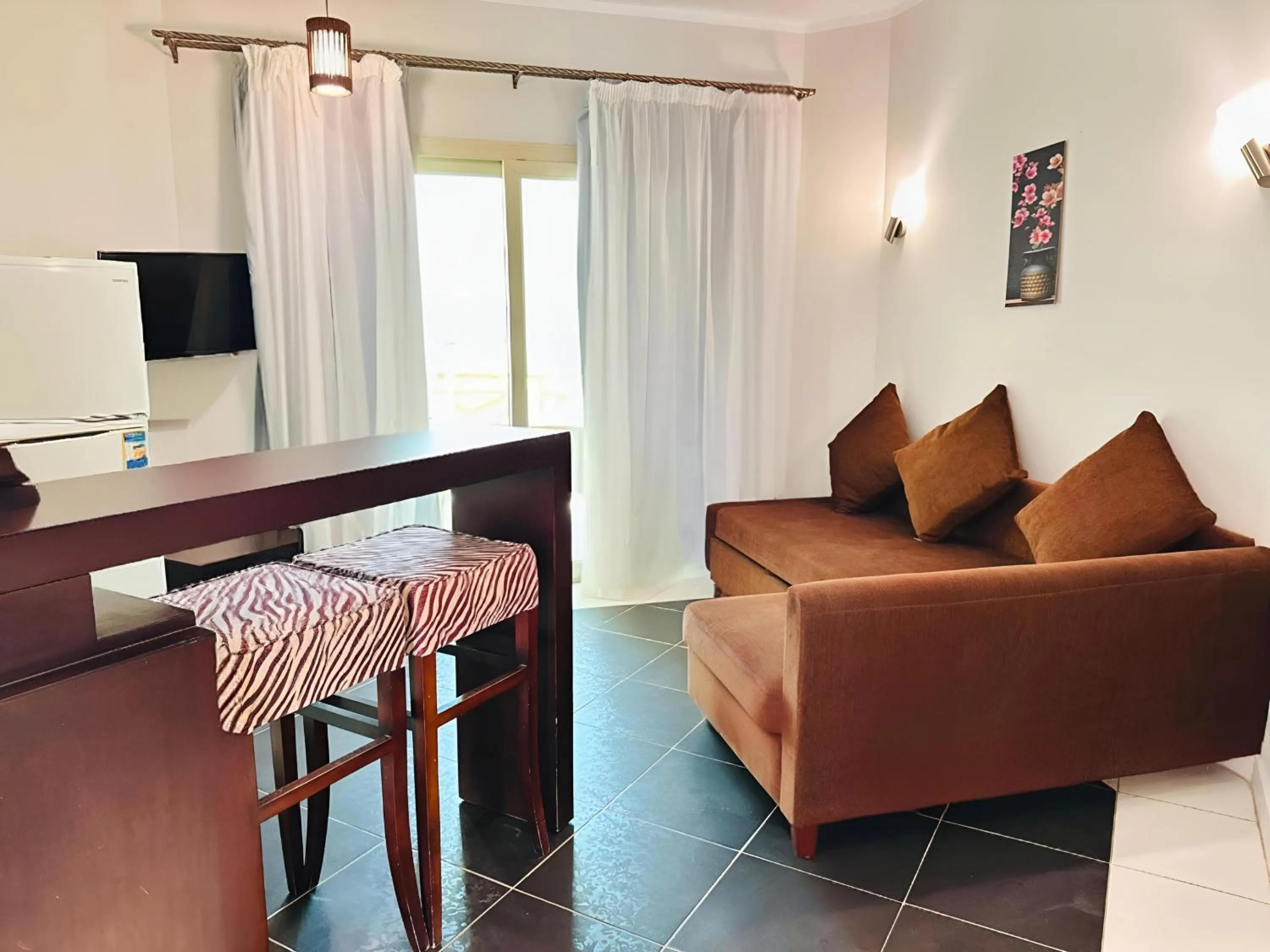 Communal lounge/ TV room in Royal Beach Serviced Apartments