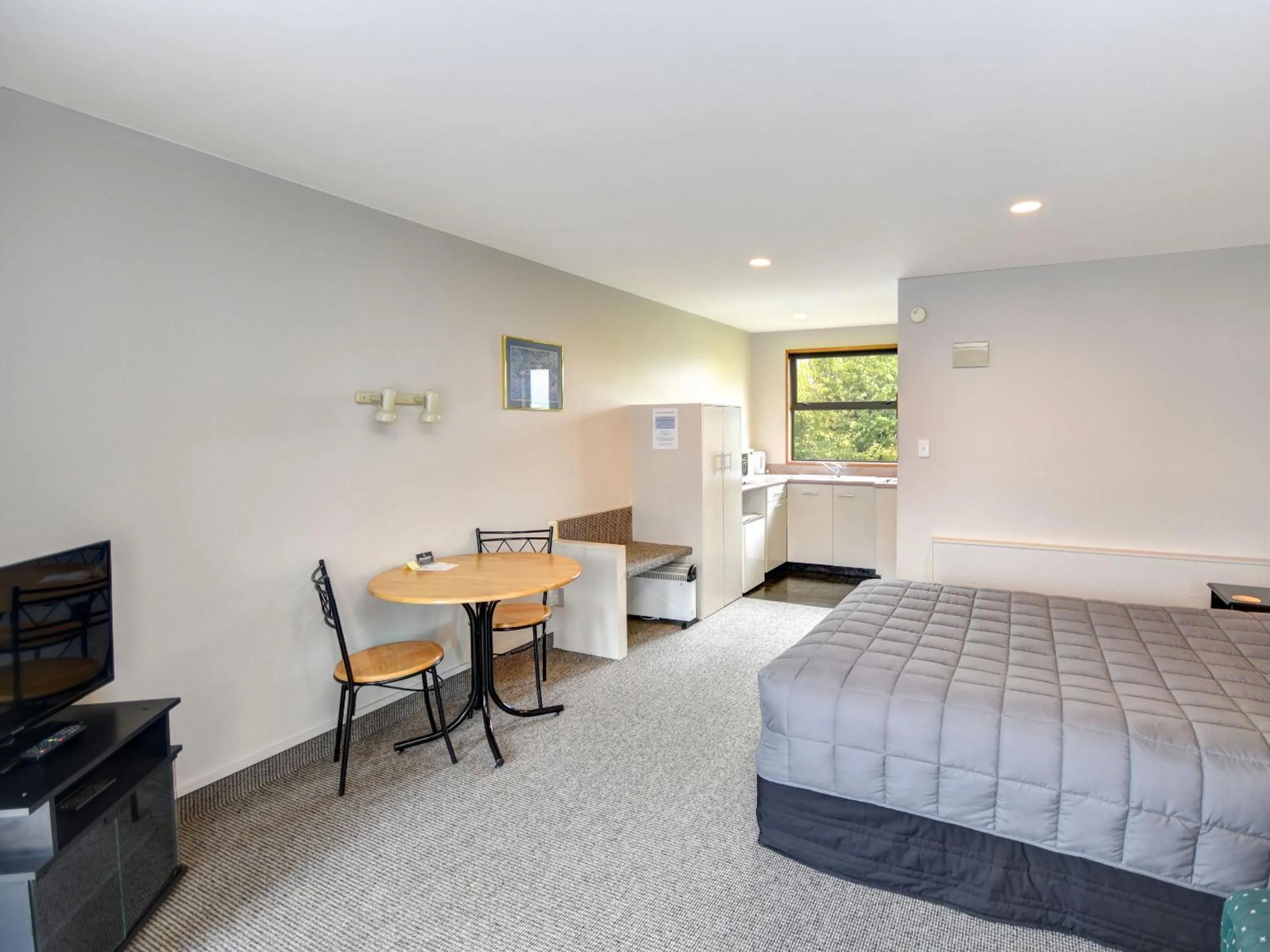 Photo of the whole room, Bed in Bonnie Knights Motel Mosgiel