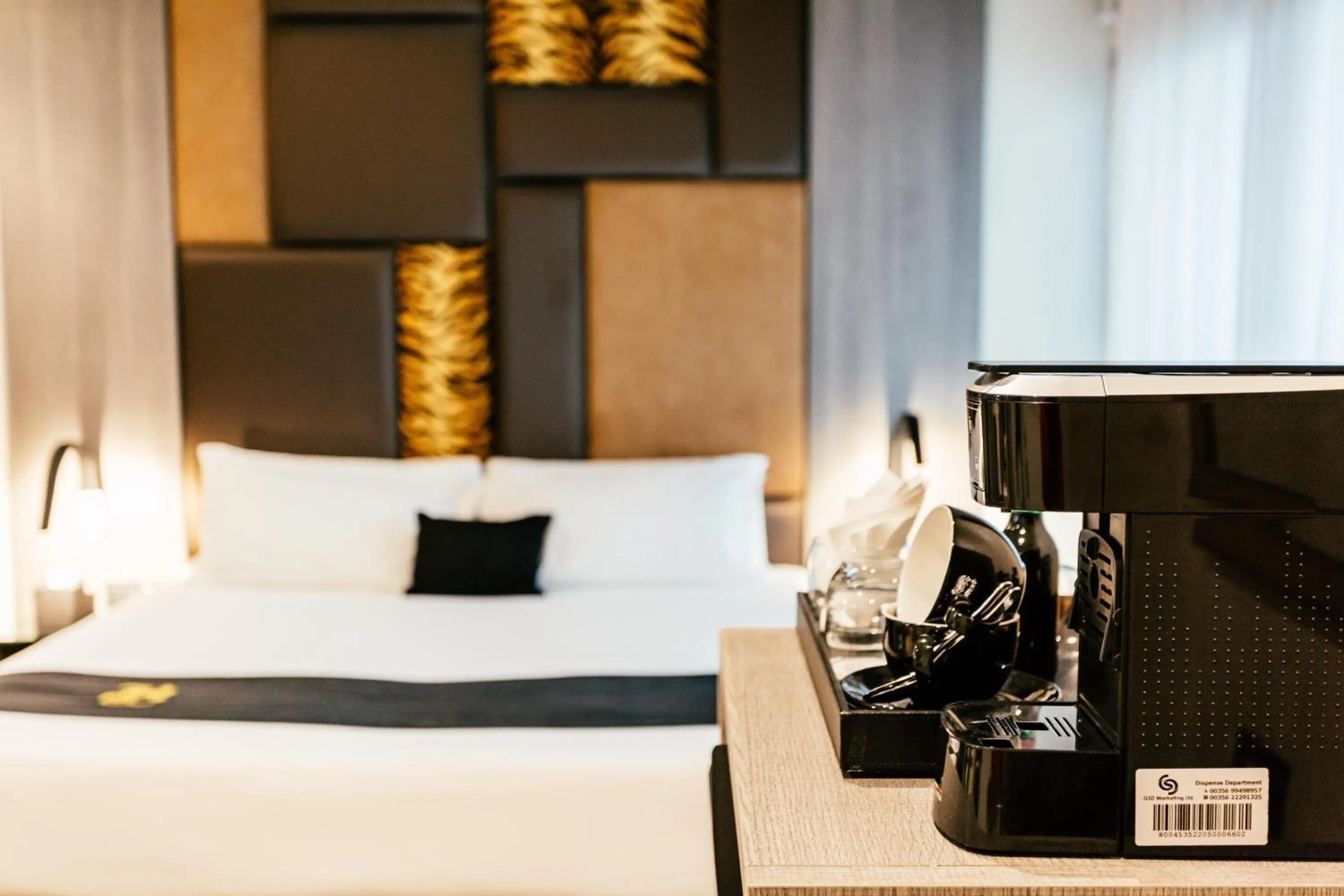 Coffee/tea facilities, Bed in Hugo's Boutique Hotel - Adults Only