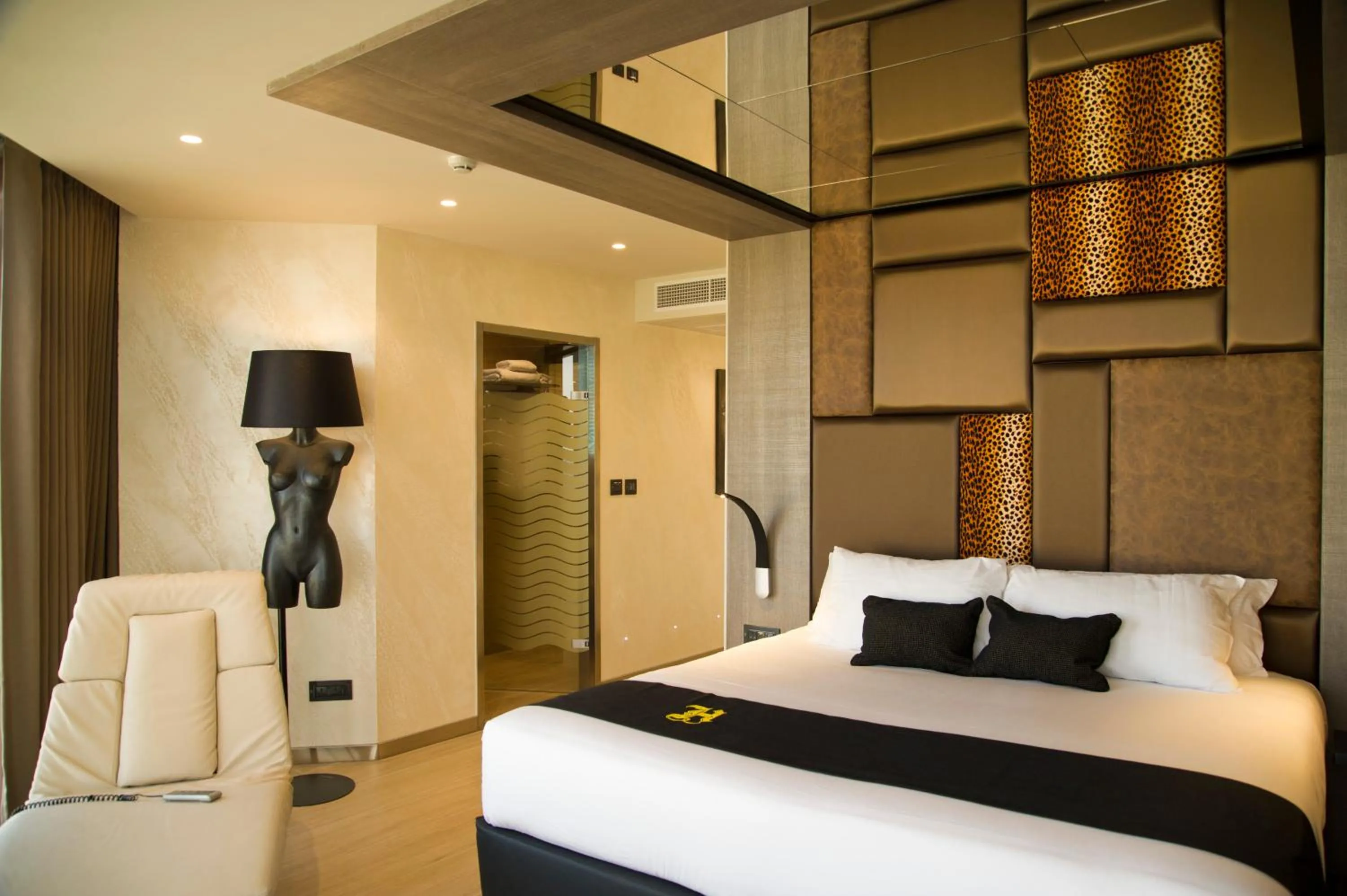 Bedroom, Bed in Hugo's Boutique Hotel - Adults Only