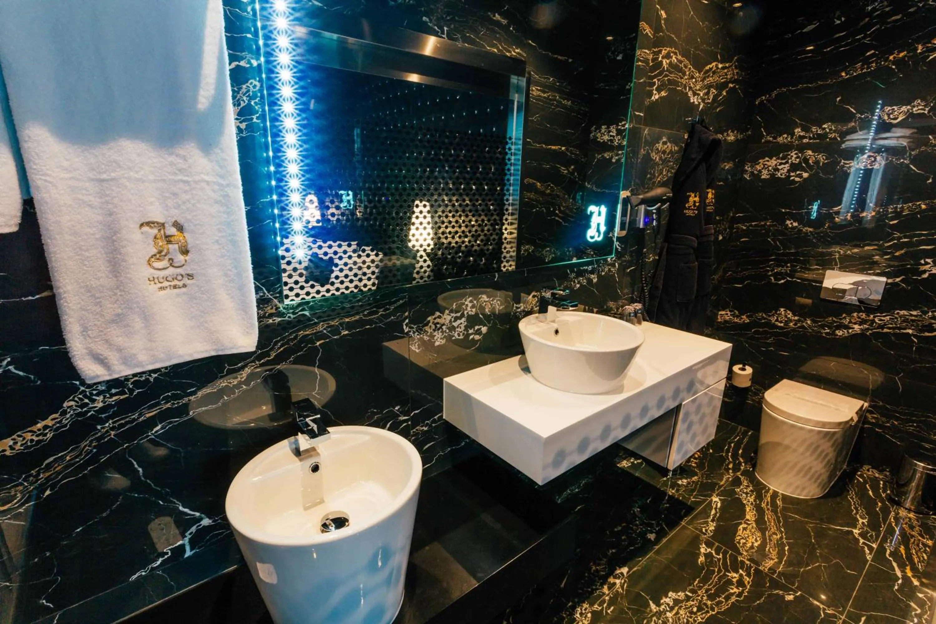 Toilet in Hugo's Boutique Hotel - Adults Only