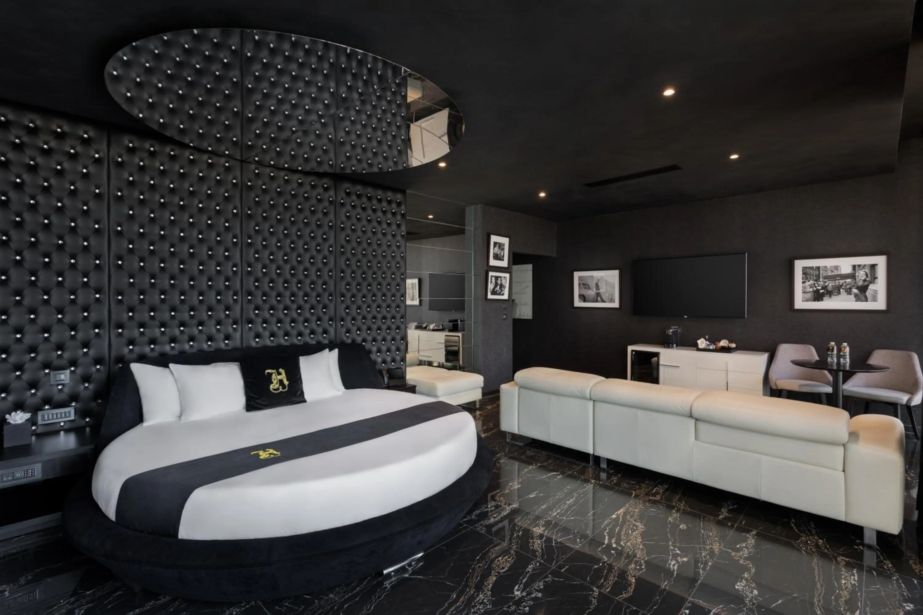 Photo of the whole room, Bed in Hugo's Boutique Hotel - Adults Only