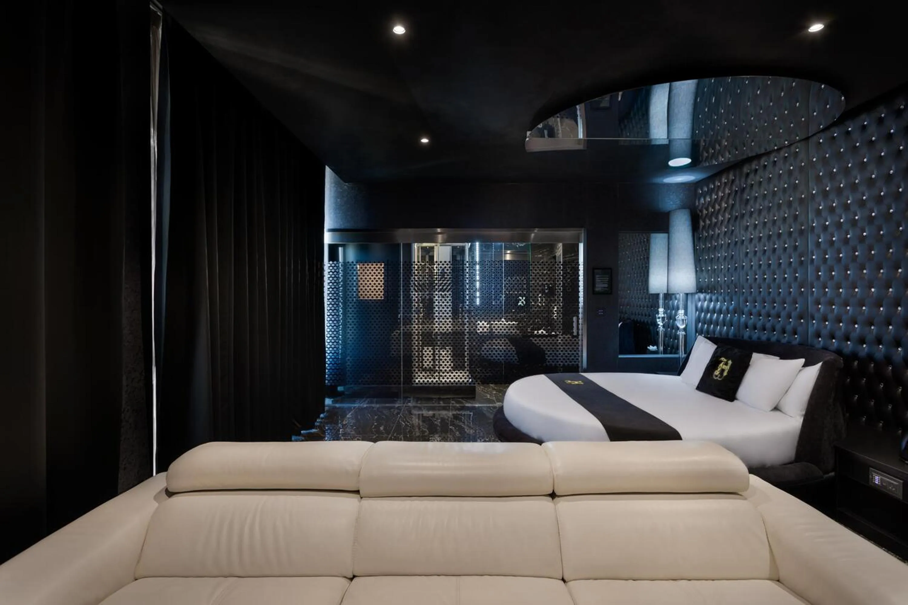 Photo of the whole room, Bed in Hugo's Boutique Hotel - Adults Only