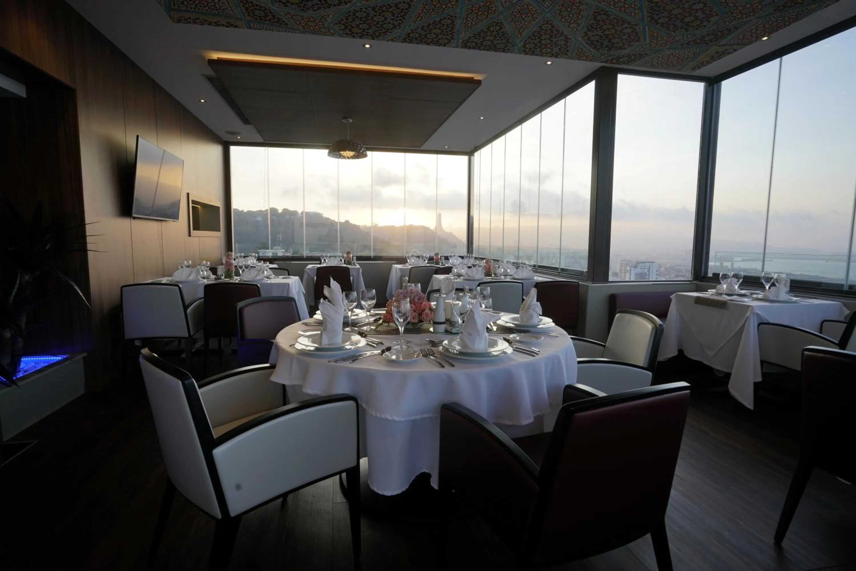 Restaurant/places to eat in AZ Hôtels Kouba