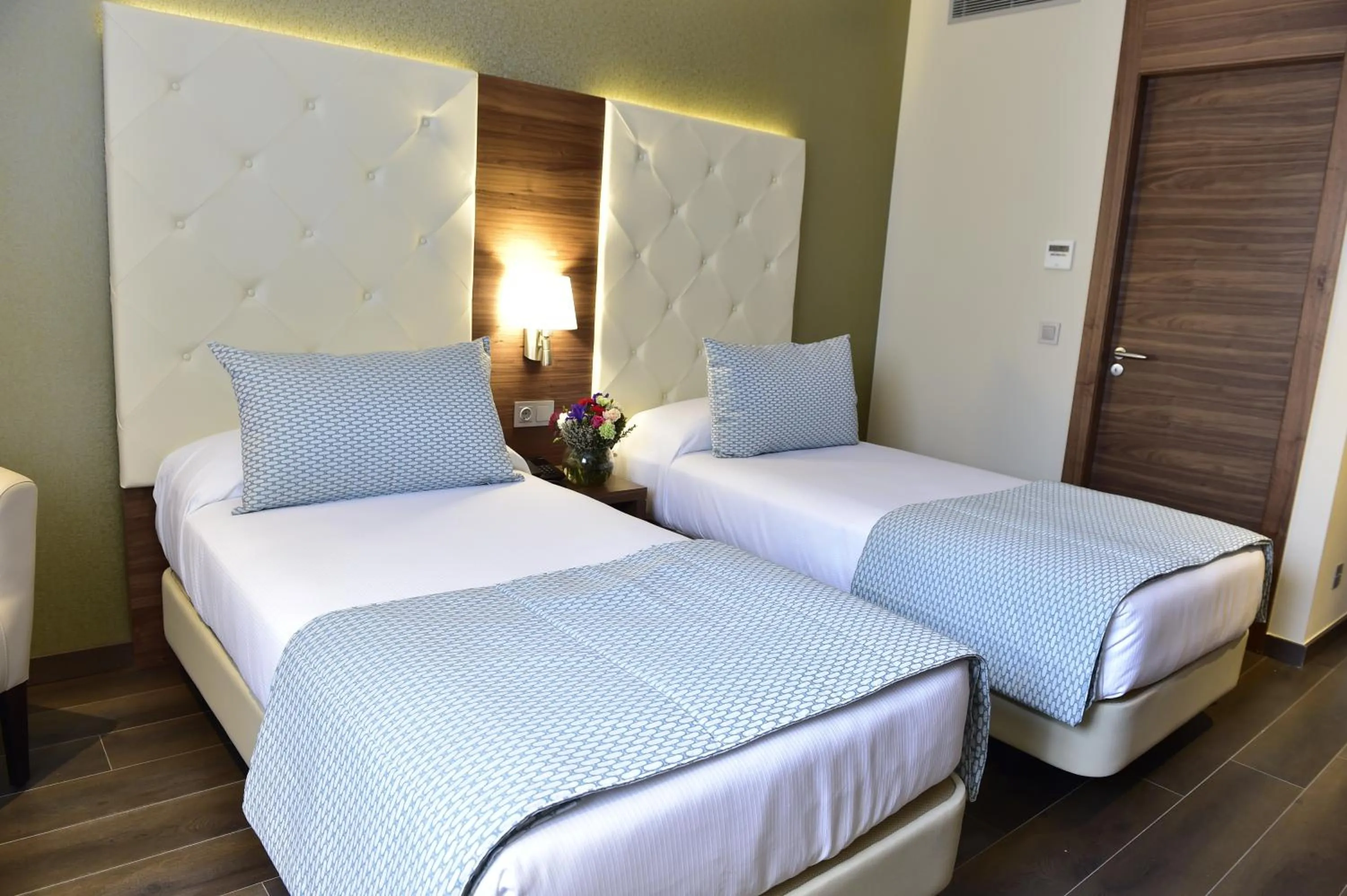 Property building, Bed in AZ Hôtels Kouba