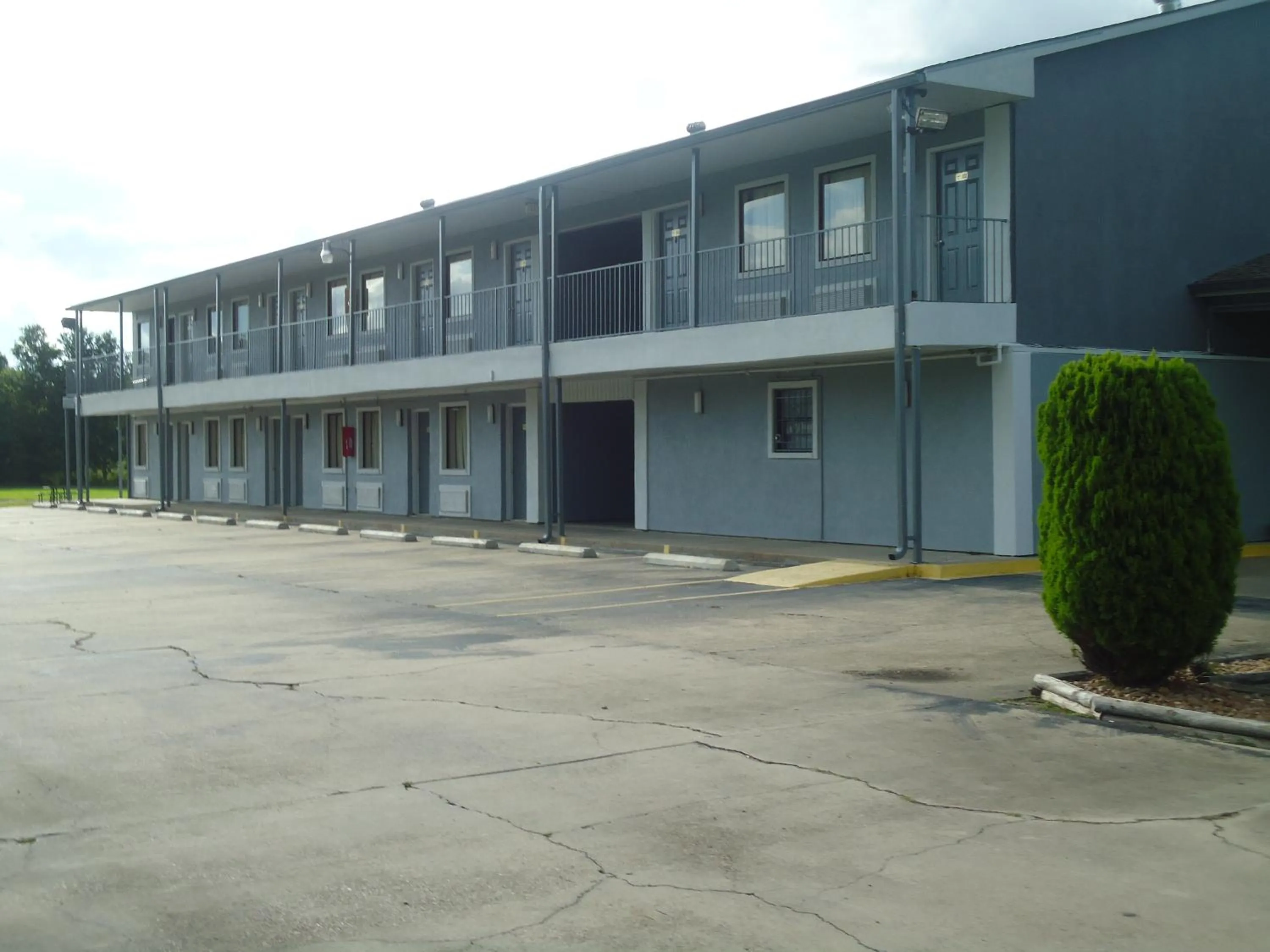 Property building in Super 6 Inn