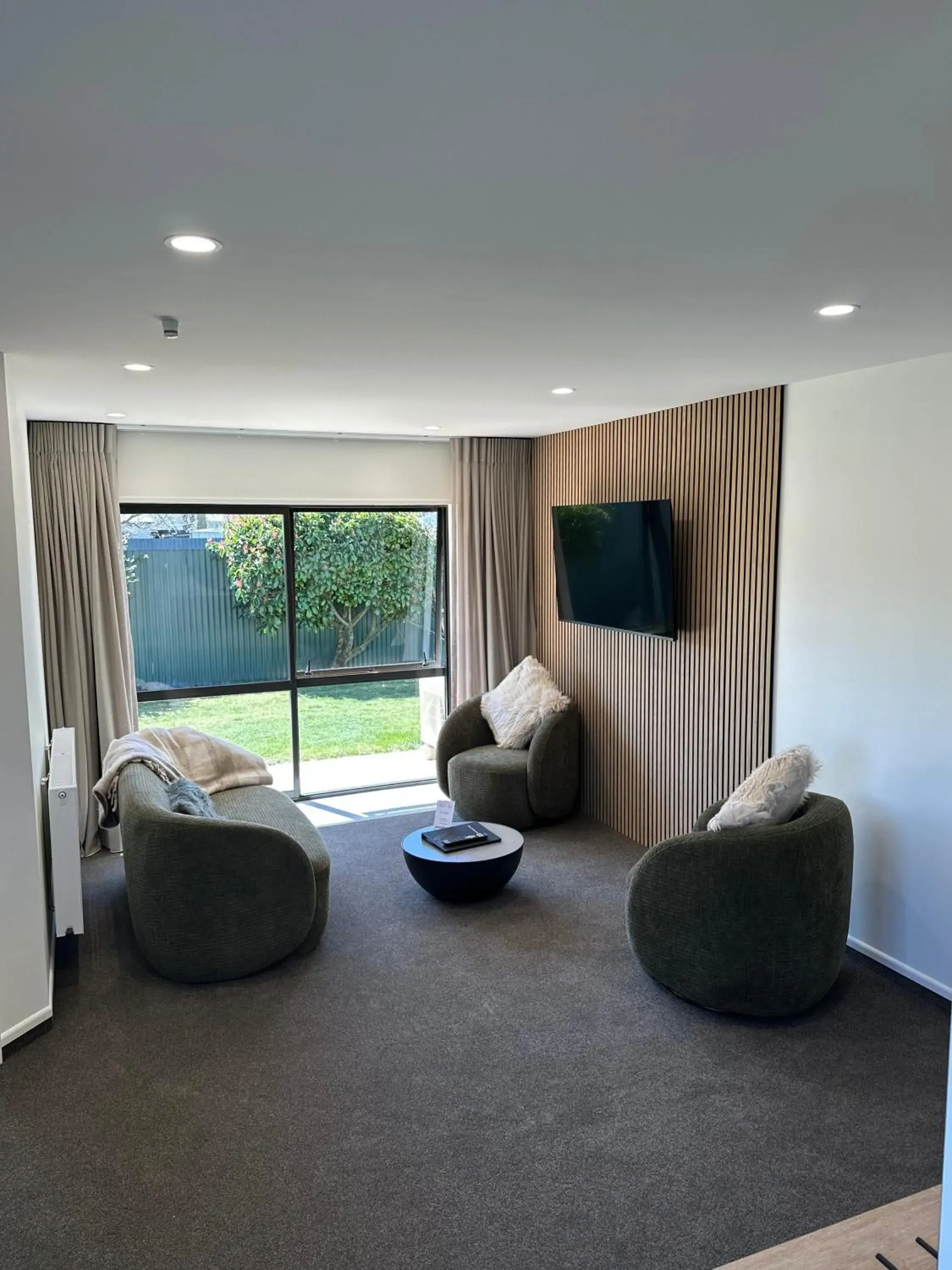 Living room in The Lakes Motel Living room in The Lakes Motel