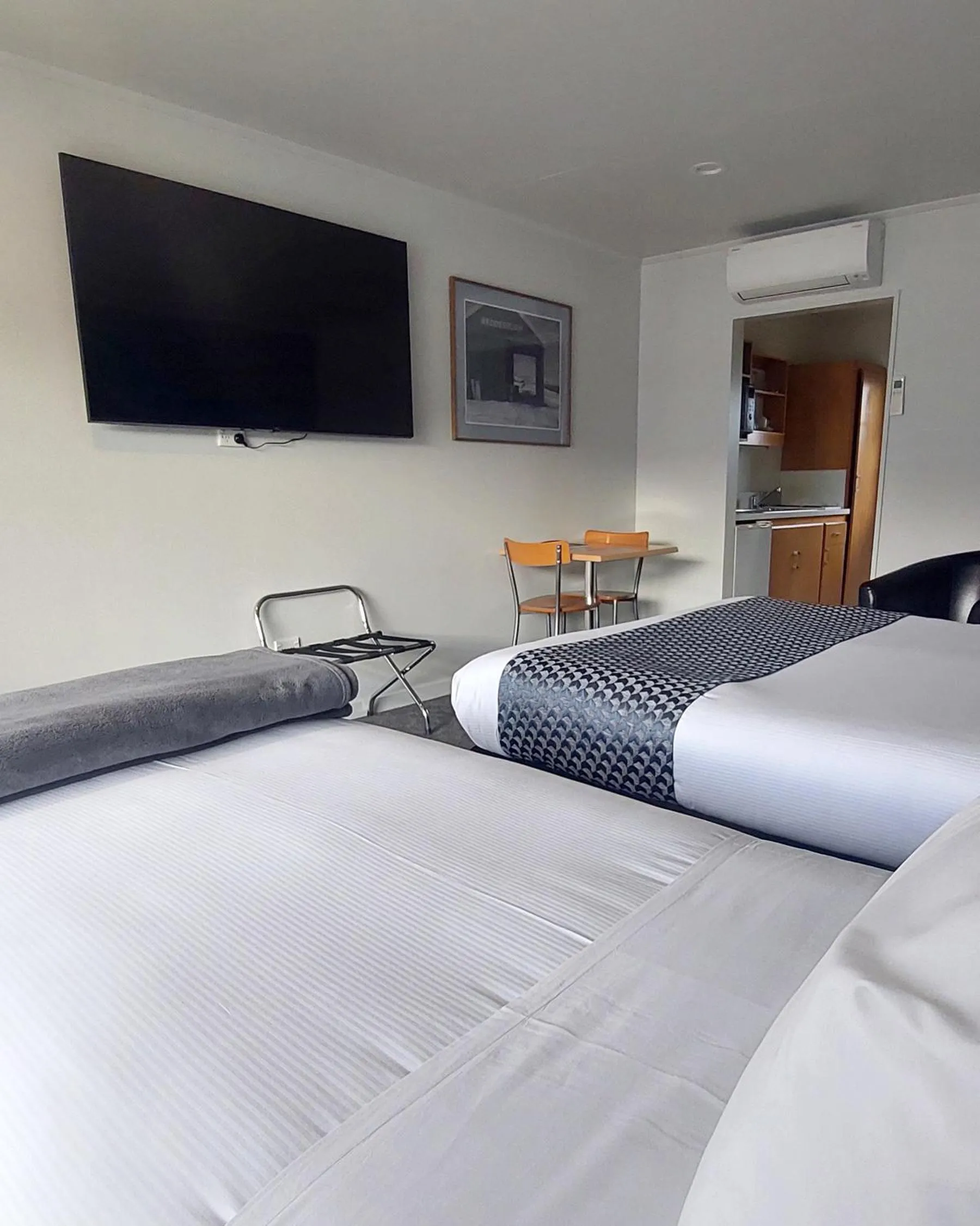 Bed in Lake Dunstan Motel