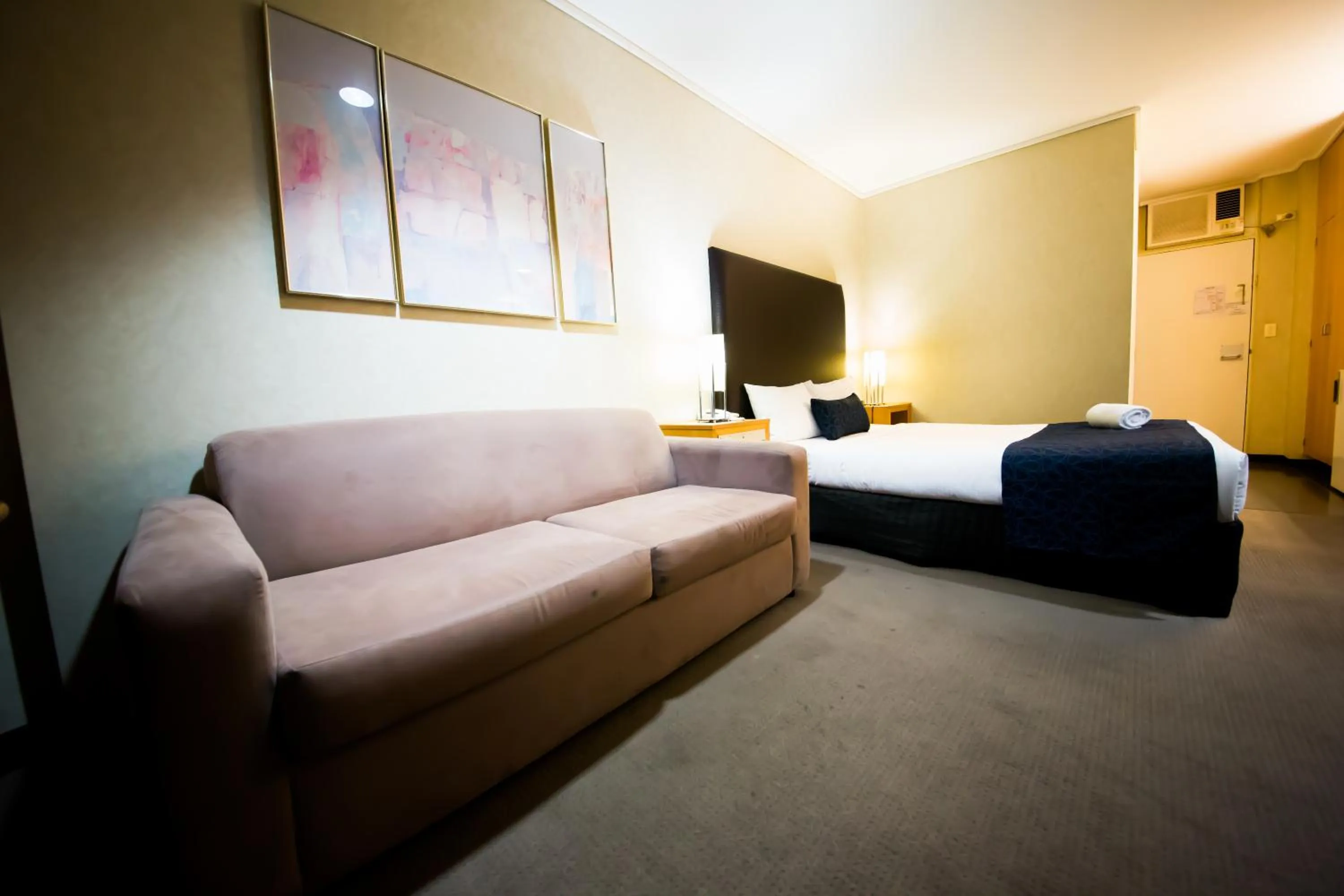 Bedroom, Bed in Sandown Regency Hotel & Apartments