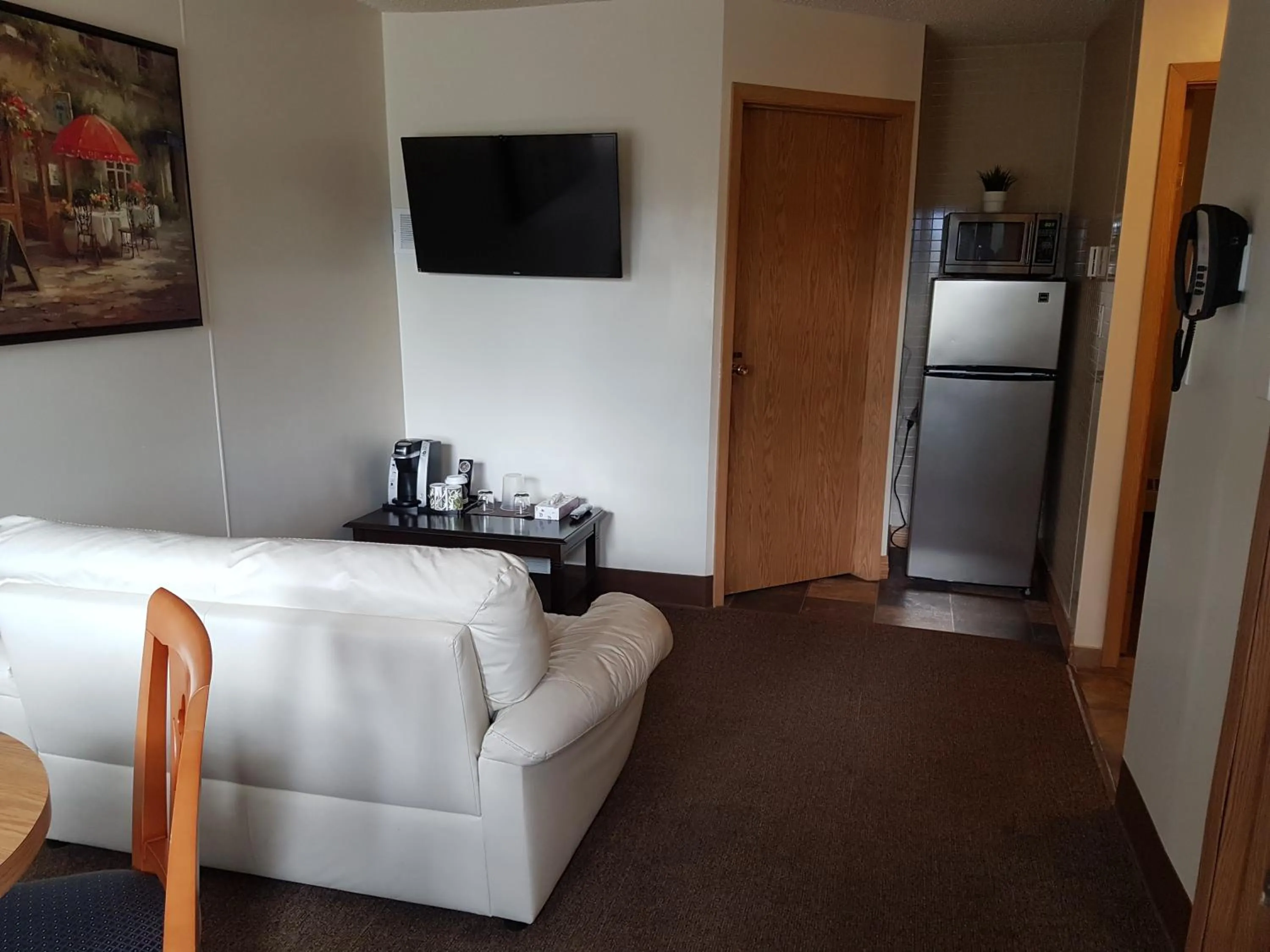 Living room in Pines Motel