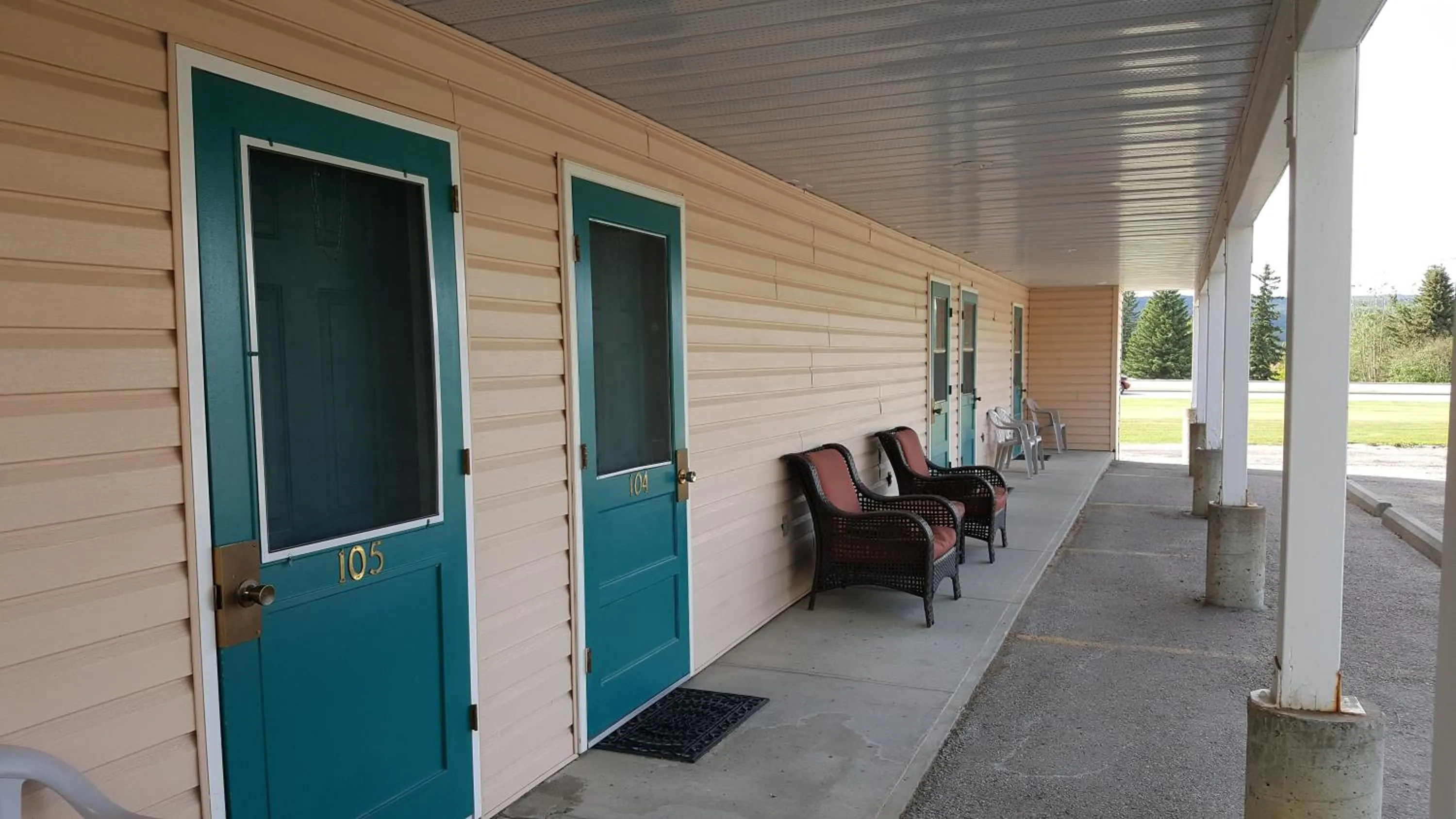 Property building in Pines Motel