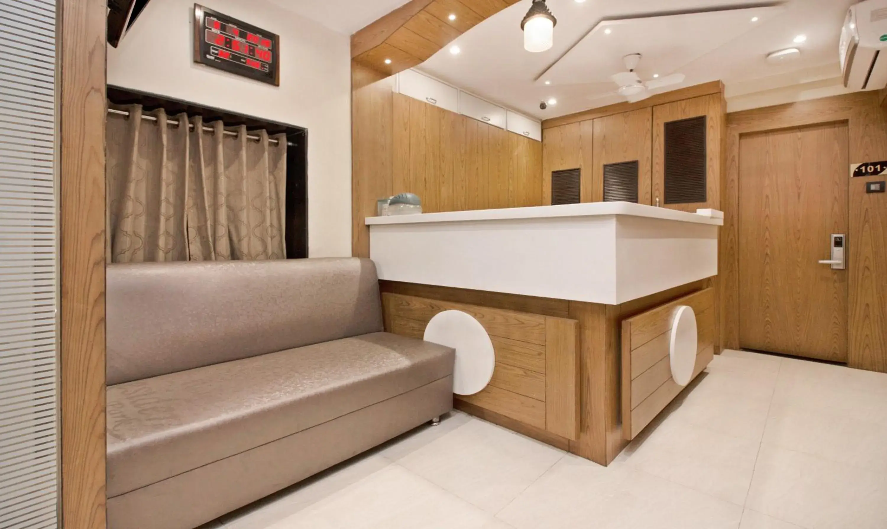 Lobby or reception in Hotel Residency Park Near Masjid Rly Station South Mumbai Lobby or reception in Hotel Residency Park Near Masjid Rly Station South Mumbai