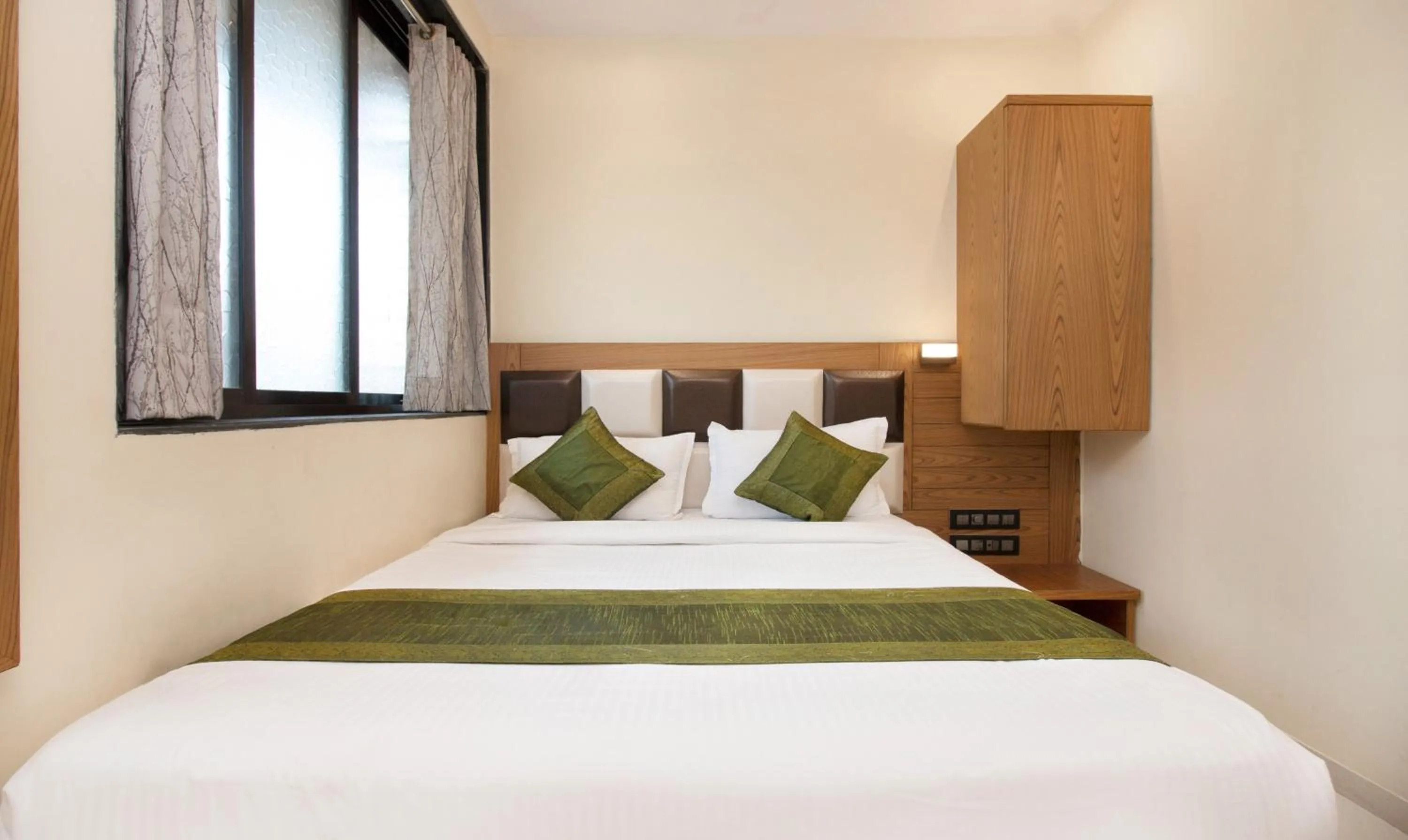 Bedroom, Bed in Hotel Residency Park Near Masjid Rly Station South Mumbai