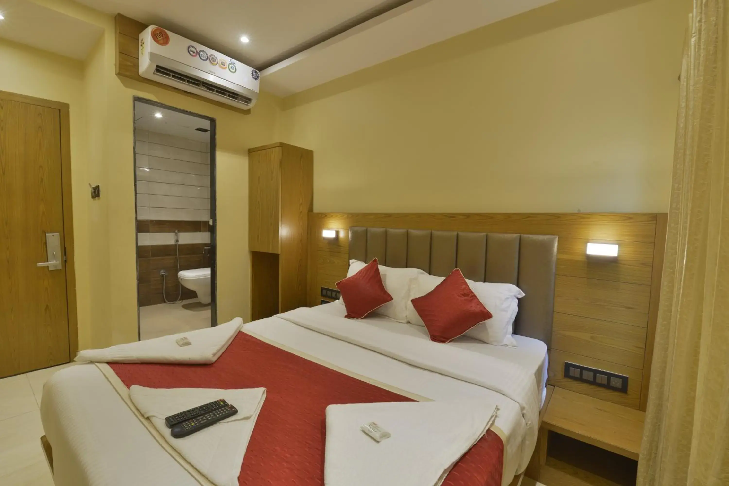 Bed in Hotel Residency Park Near Masjid Rly Station South Mumbai Bed in Hotel Residency Park Near Masjid Rly Station South Mumbai
