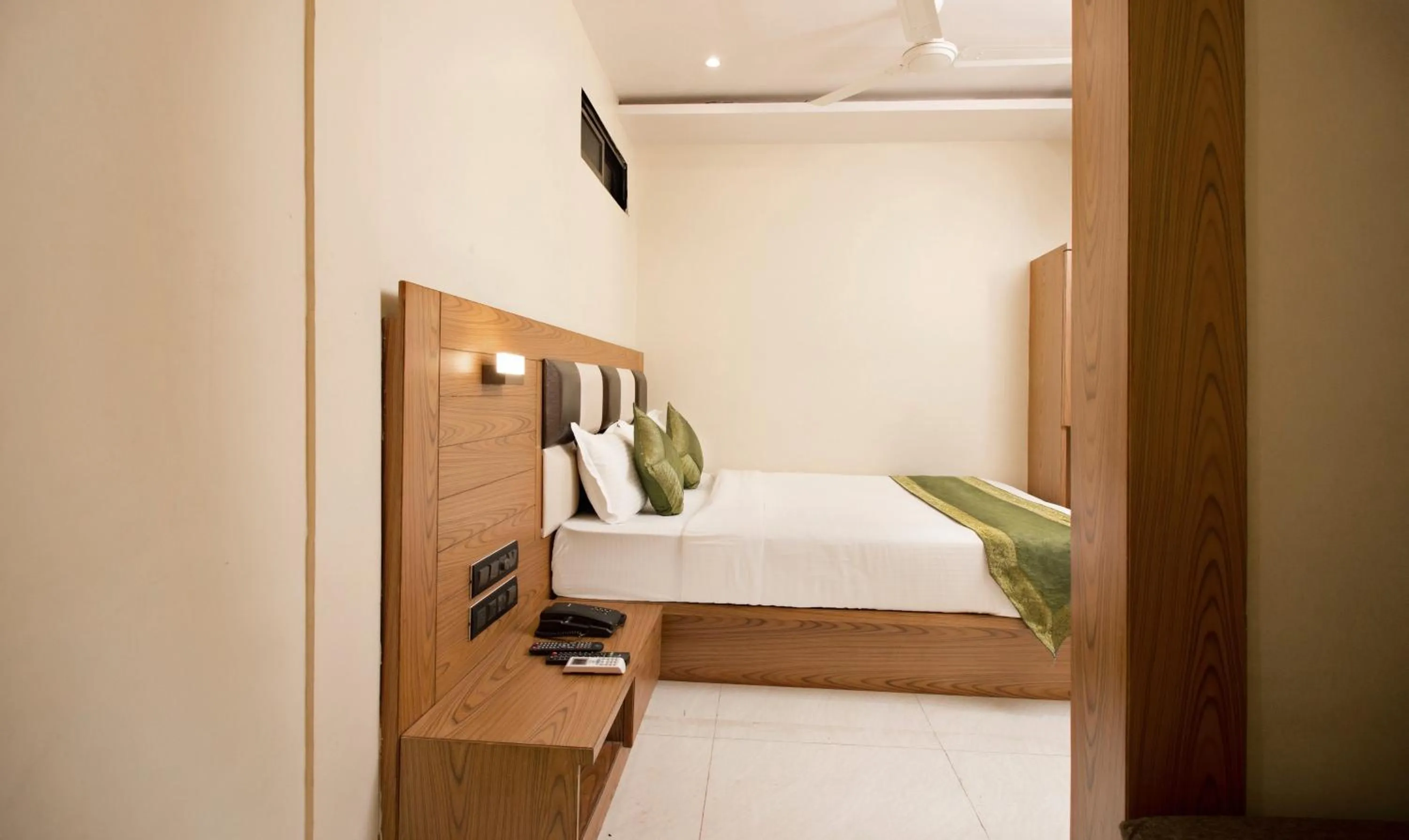 Bed in Hotel Residency Park Near Masjid Rly Station South Mumbai