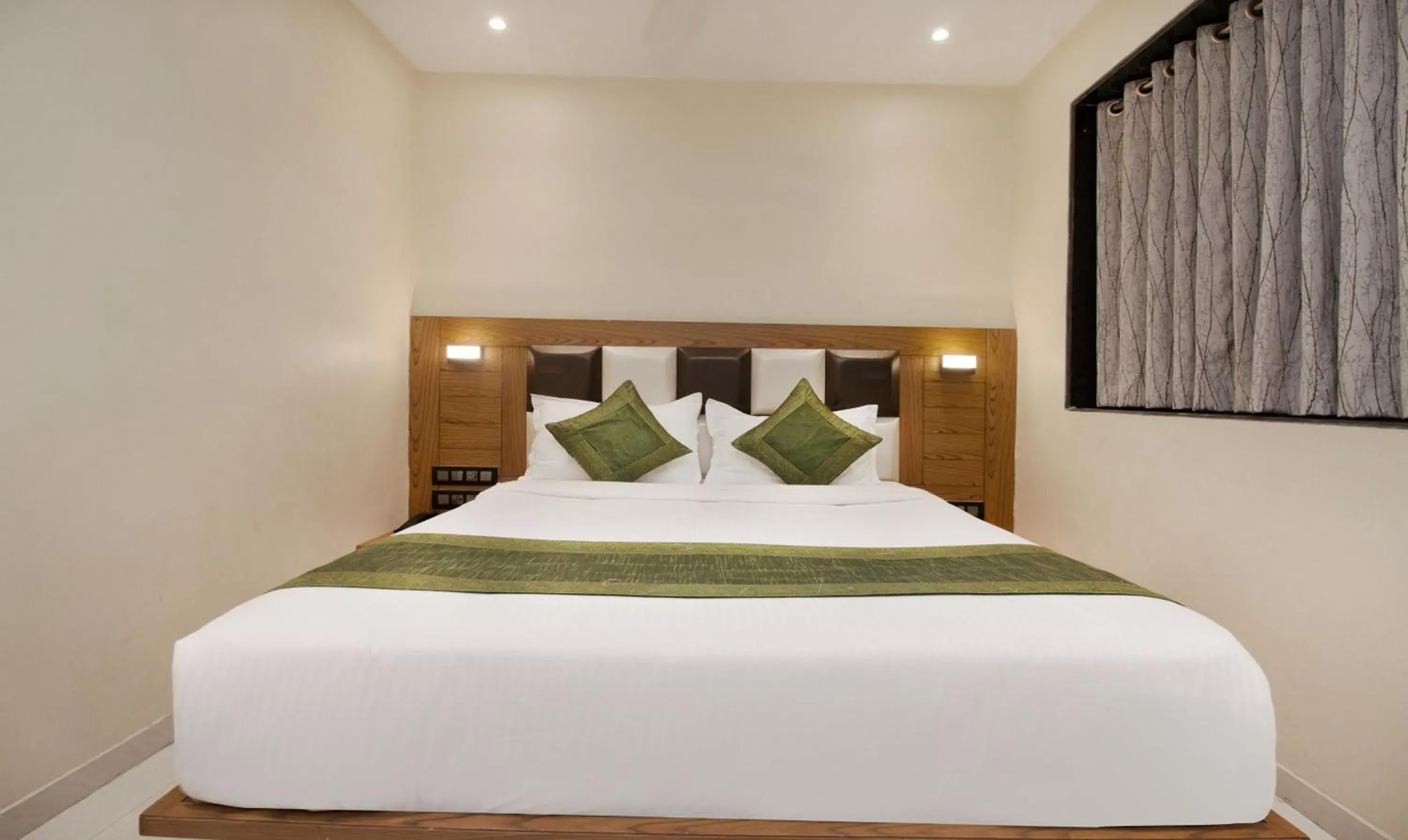 Photo of the whole room, Bed in Hotel Residency Park Near Masjid Rly Station South Mumbai Photo of the whole room, Bed in Hotel Residency Park Near Masjid Rly Station South Mumbai