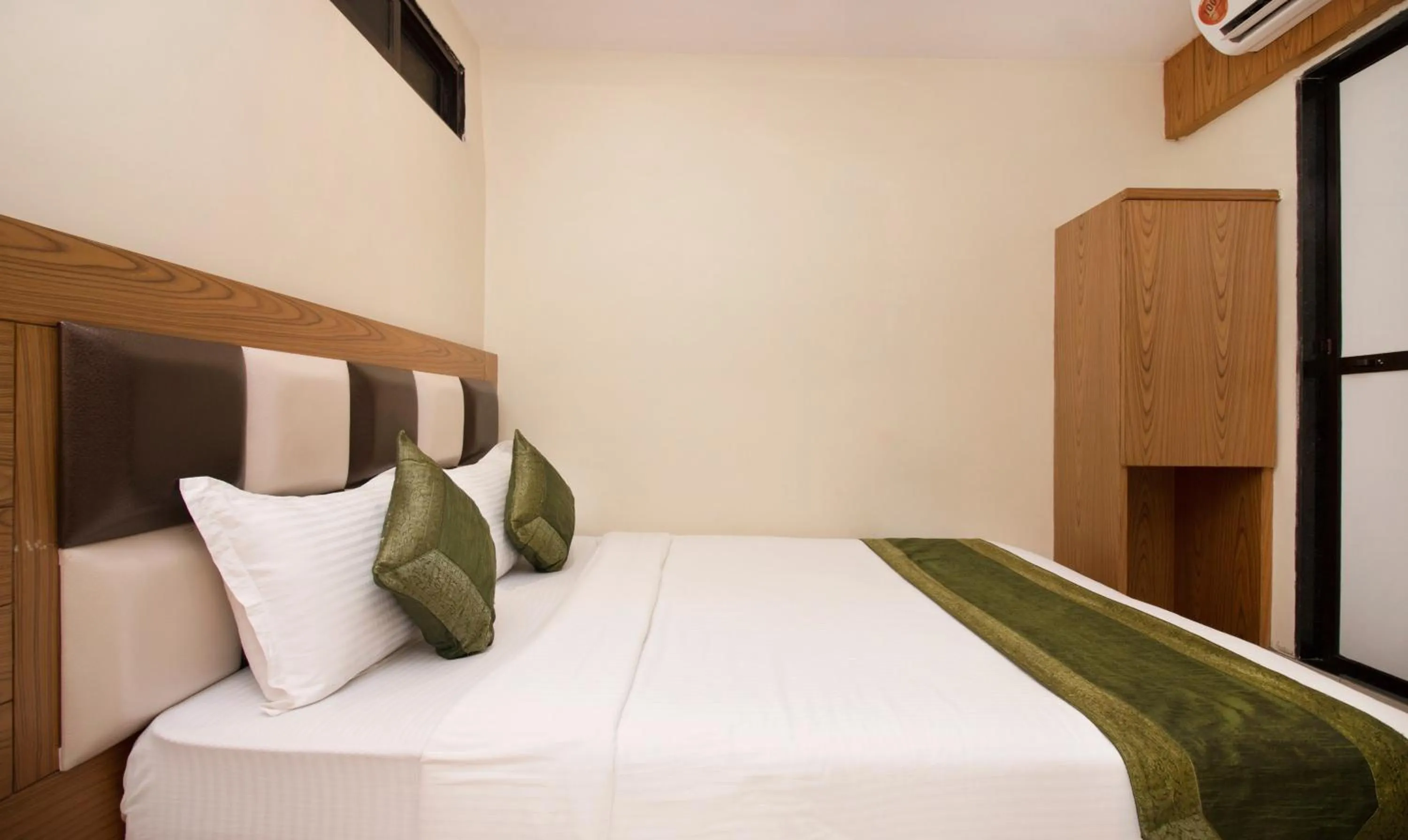 Bed in Hotel Residency Park Near Masjid Rly Station South Mumbai