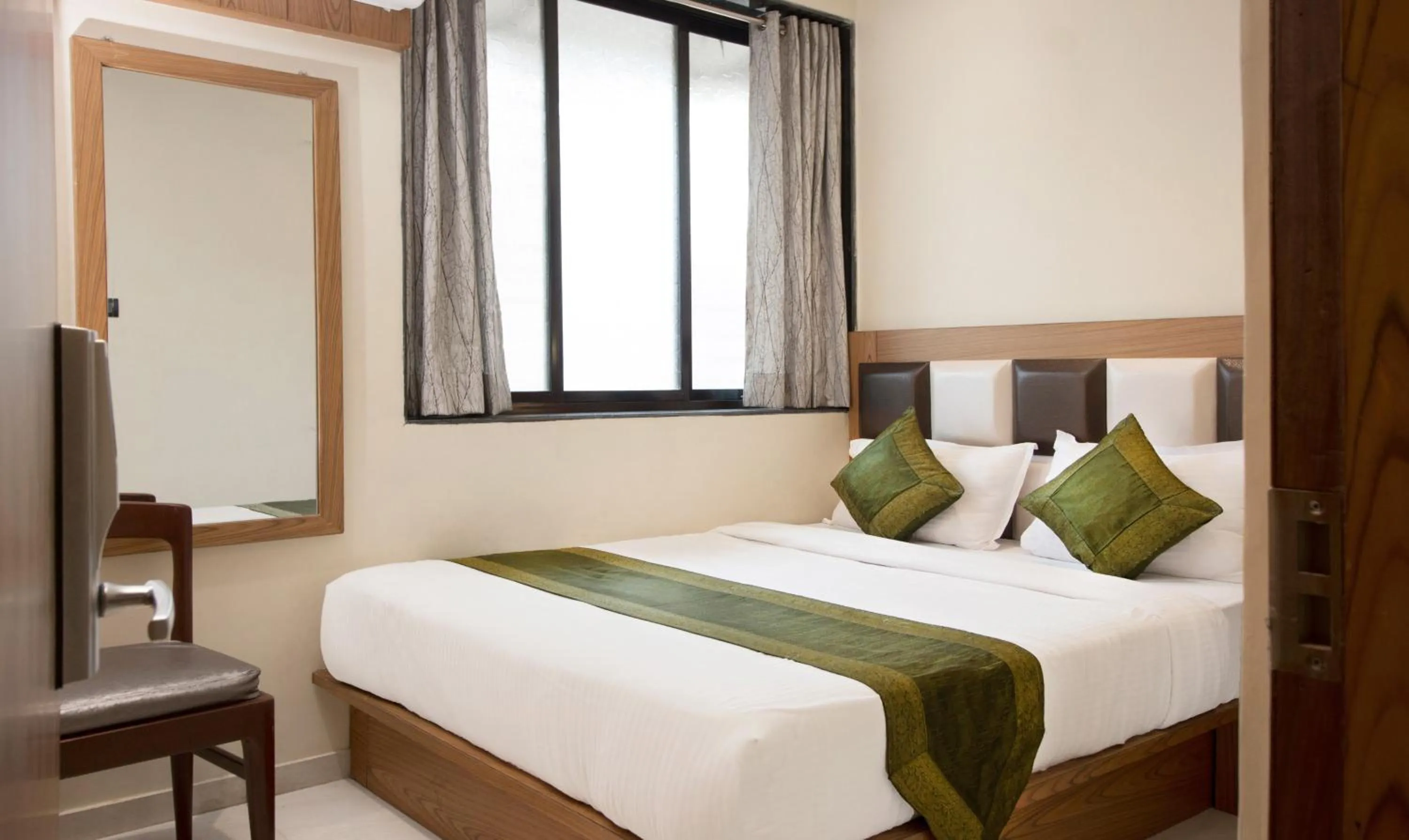Bed in Hotel Residency Park Near Masjid Rly Station South Mumbai