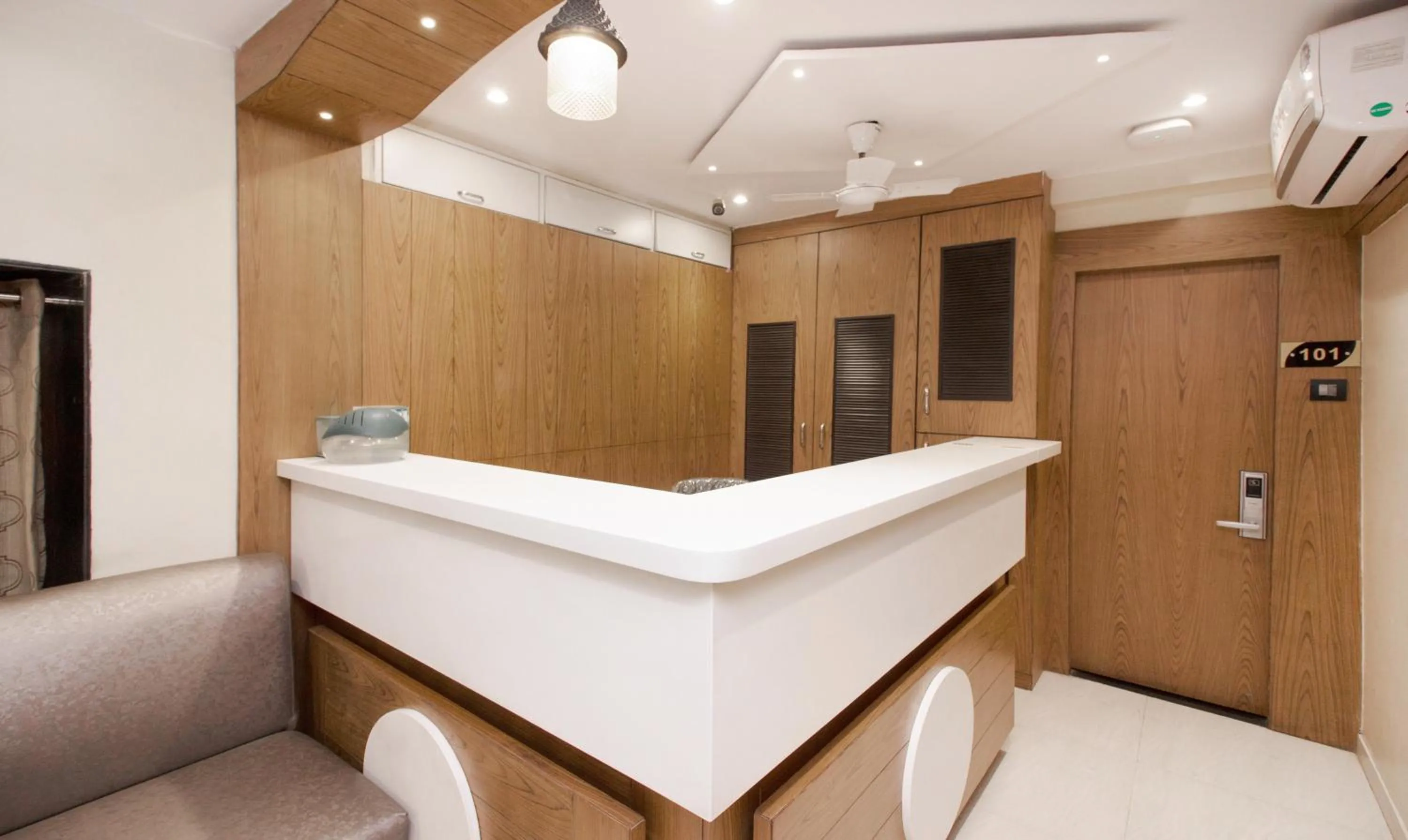 Lobby or reception in Hotel Residency Park Near Masjid Rly Station South Mumbai