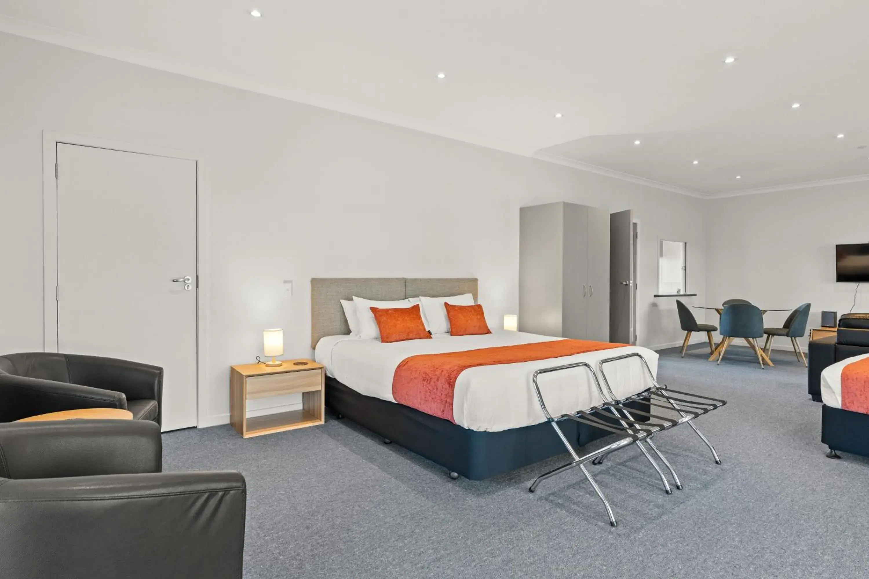 Deluxe Studio in ASURE Oak Estate Motor Lodge Deluxe Studio in ASURE Oak Estate Motor Lodge