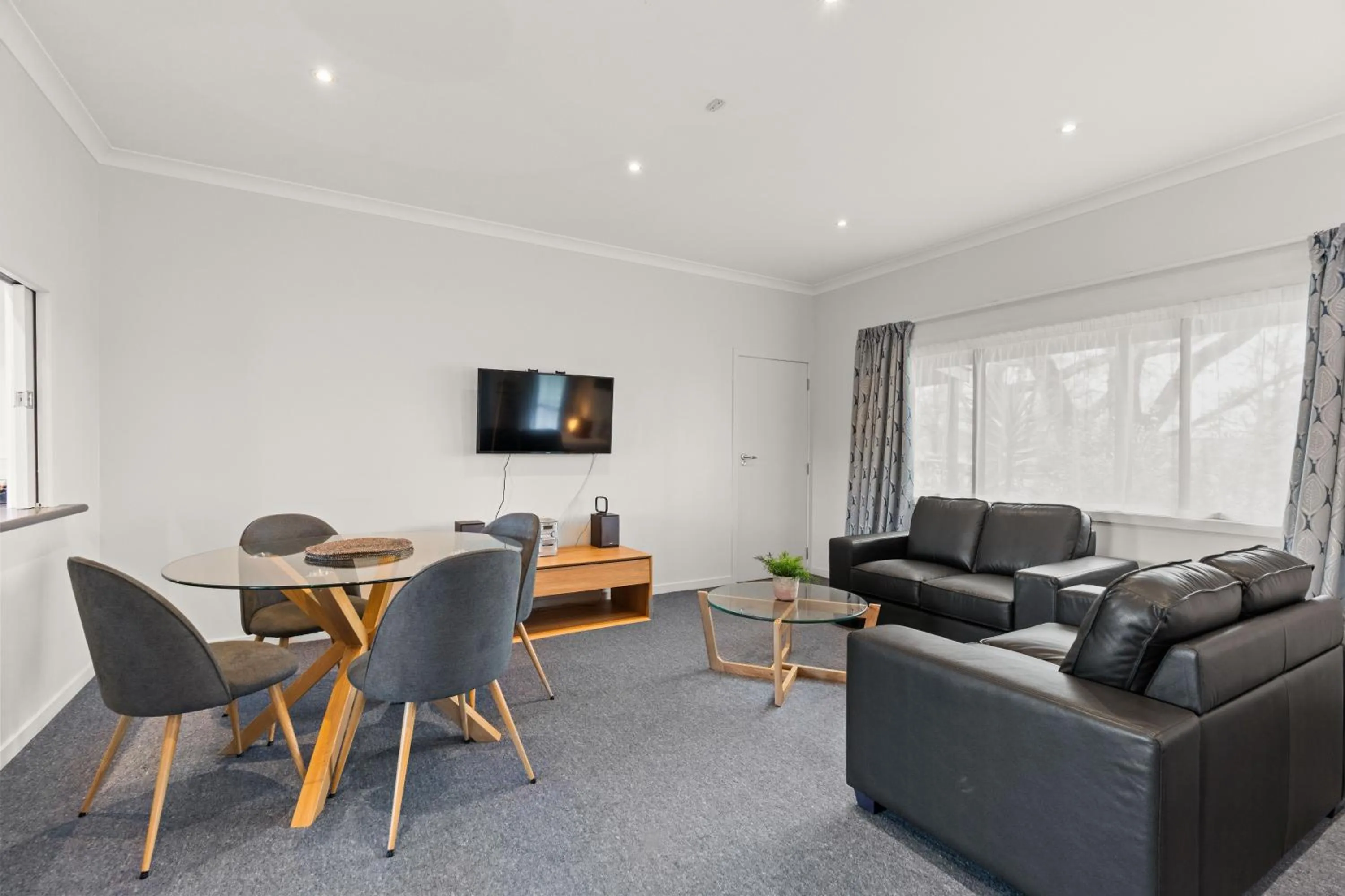 Seating area in ASURE Oak Estate Motor Lodge