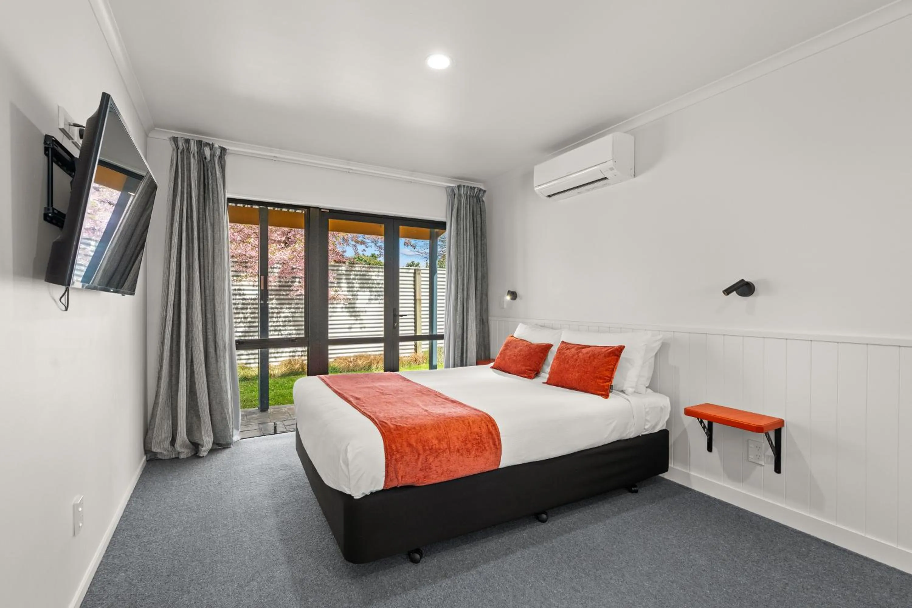 Bed in ASURE Oak Estate Motor Lodge