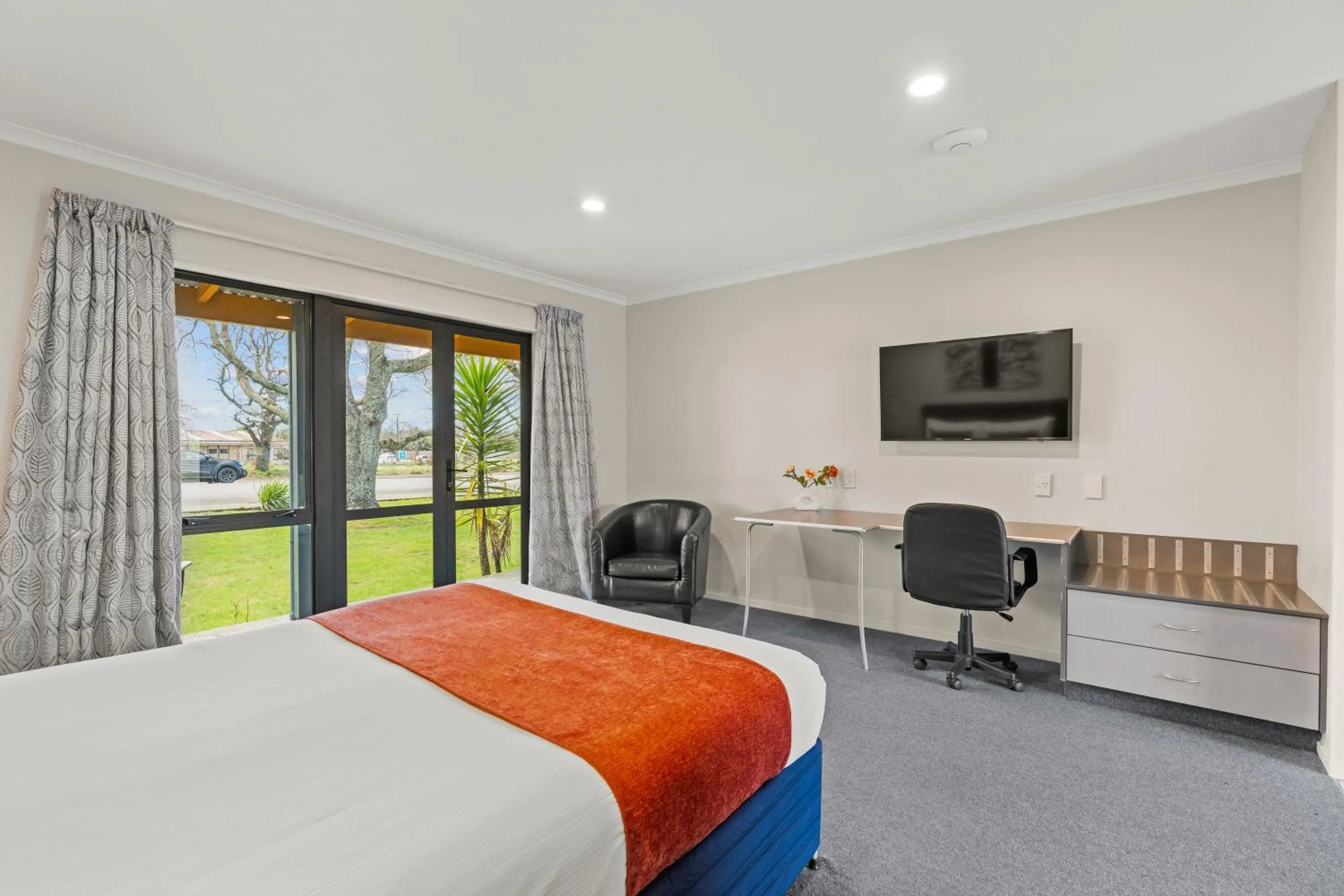 Bed in ASURE Oak Estate Motor Lodge