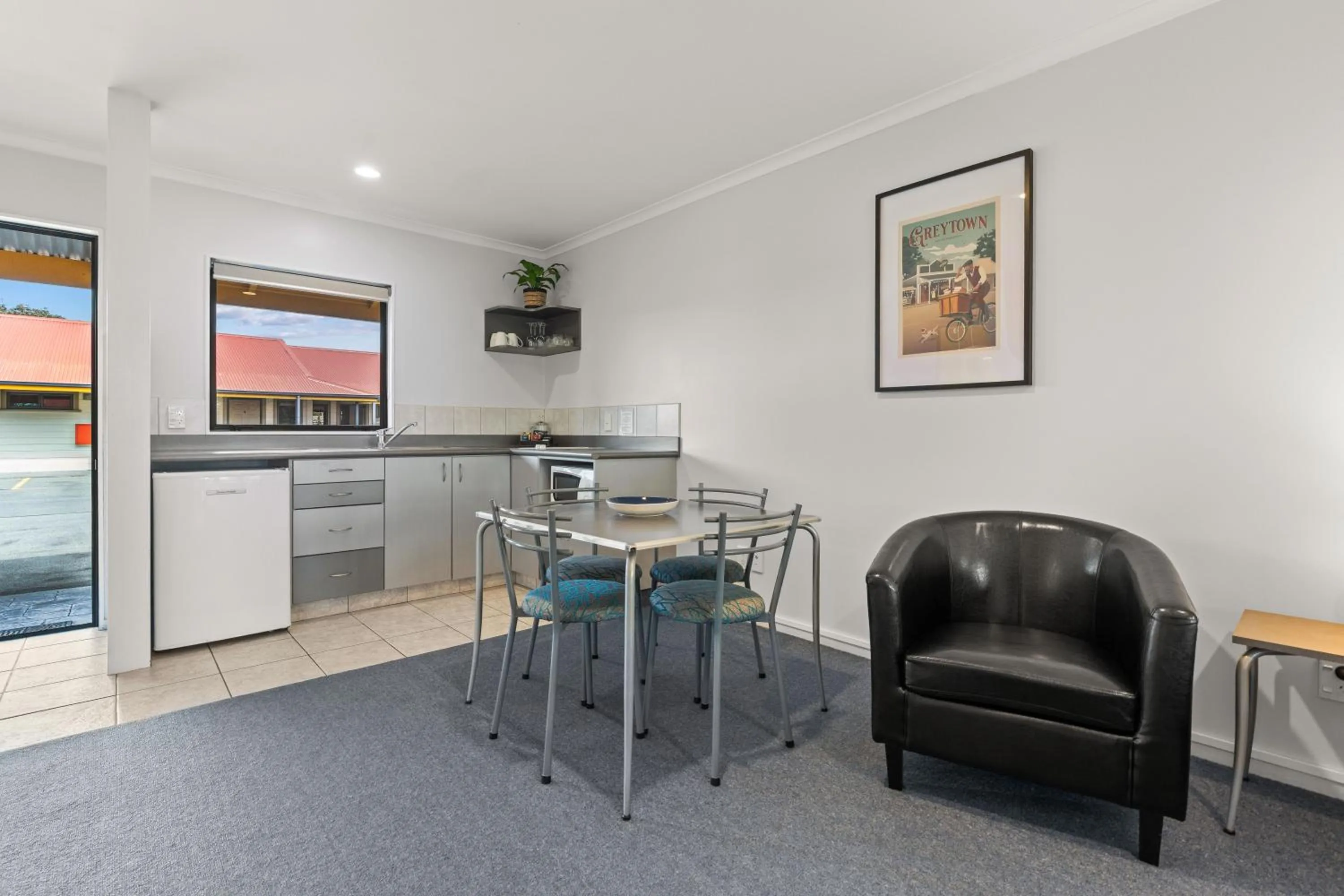 Dining area in ASURE Oak Estate Motor Lodge
