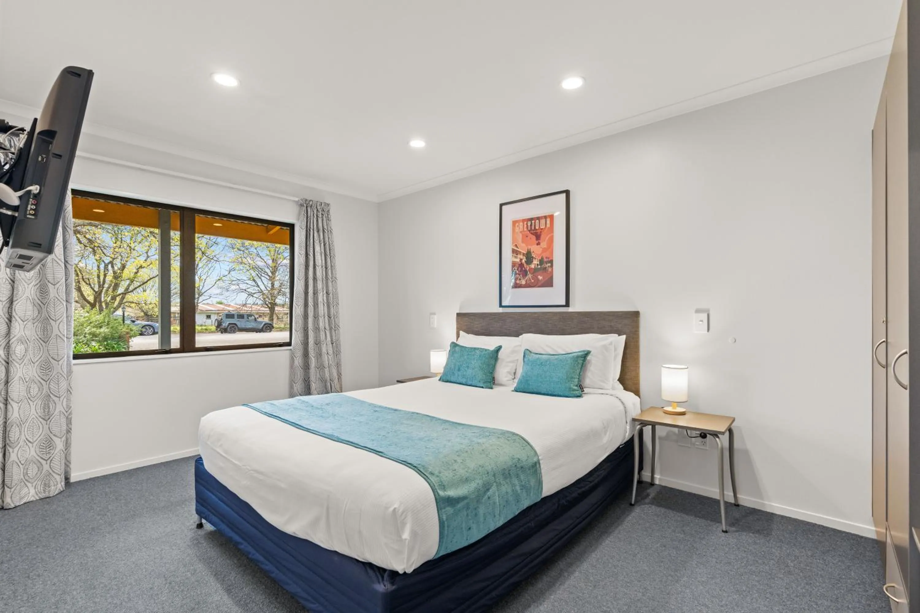 Bed in ASURE Oak Estate Motor Lodge