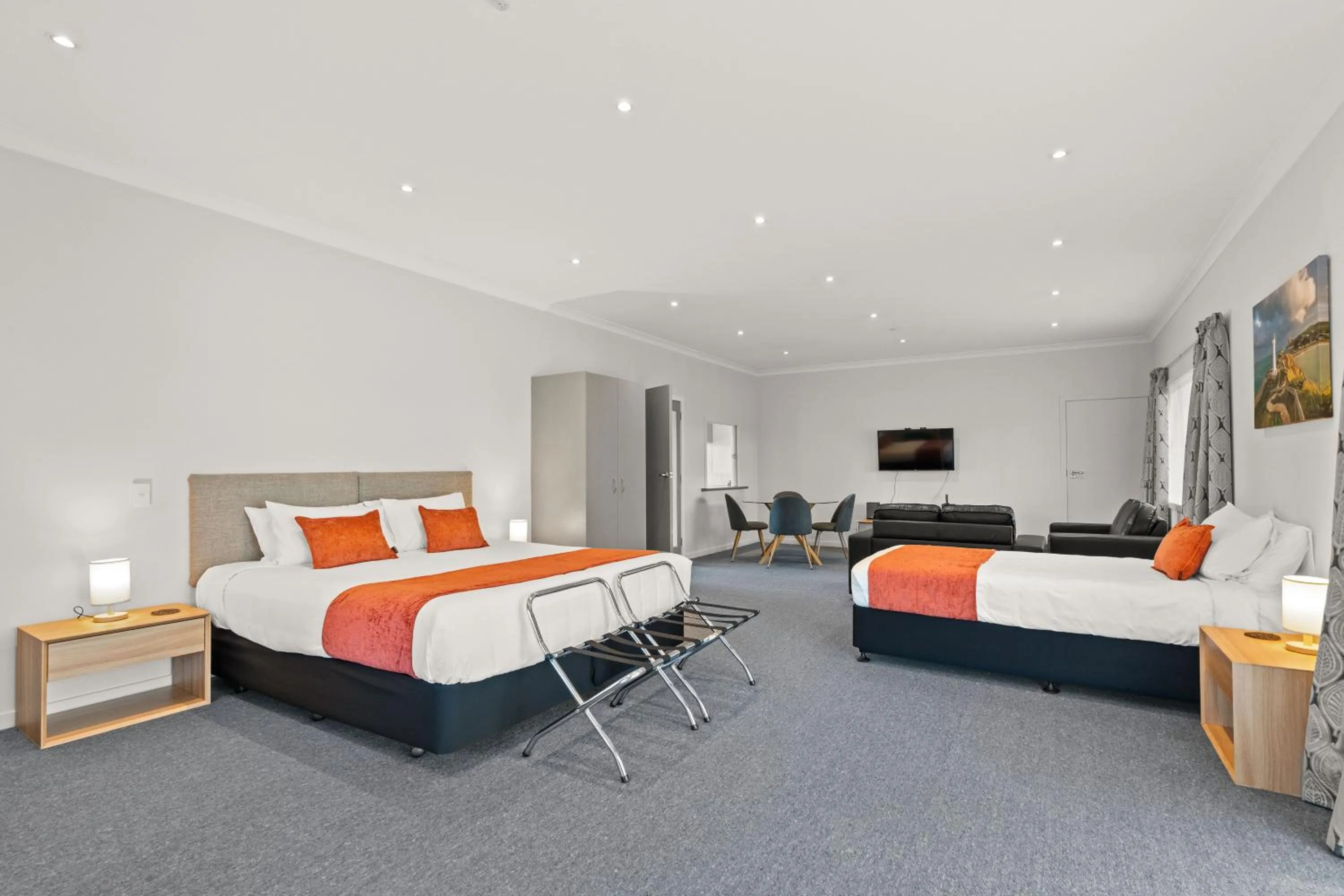 Photo of the whole room, Bed in ASURE Oak Estate Motor Lodge