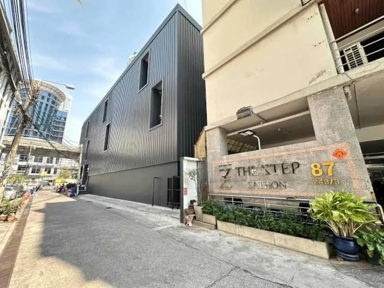 Facade/entrance in Collection O The Step Sathorn