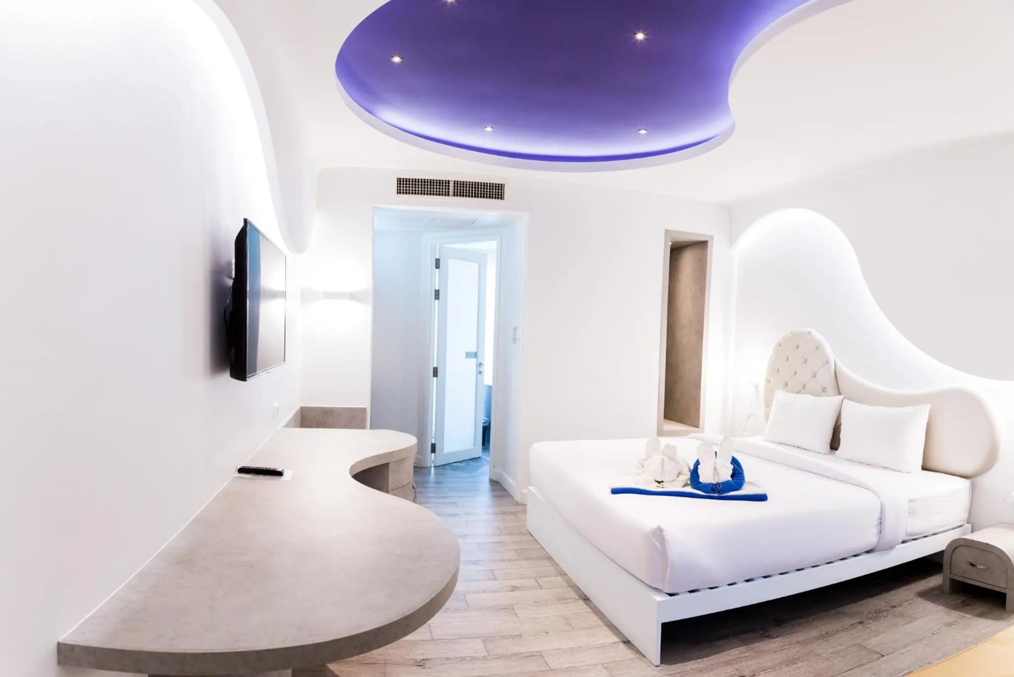 Photo of the whole room, Bed in Avatara Resort