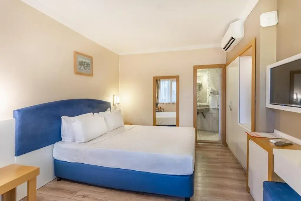 Economy Double or Twin Room in L'ancora Beach Hotel Economy Double or Twin Room in L'ancora Beach Hotel
