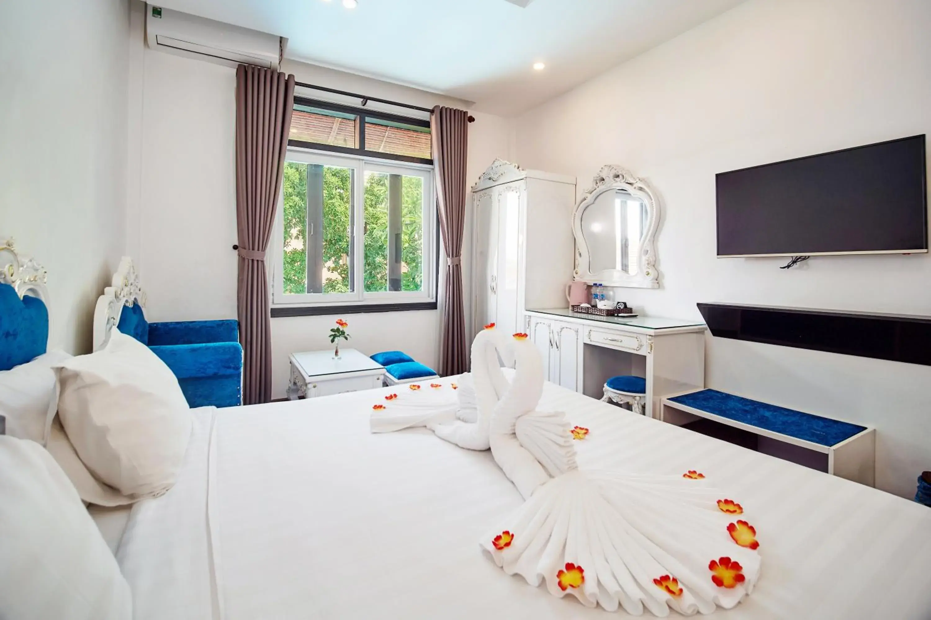 Double Room with Pool View in Nostalgia Hotel and Spa Double Room with Pool View in Nostalgia Hotel and Spa