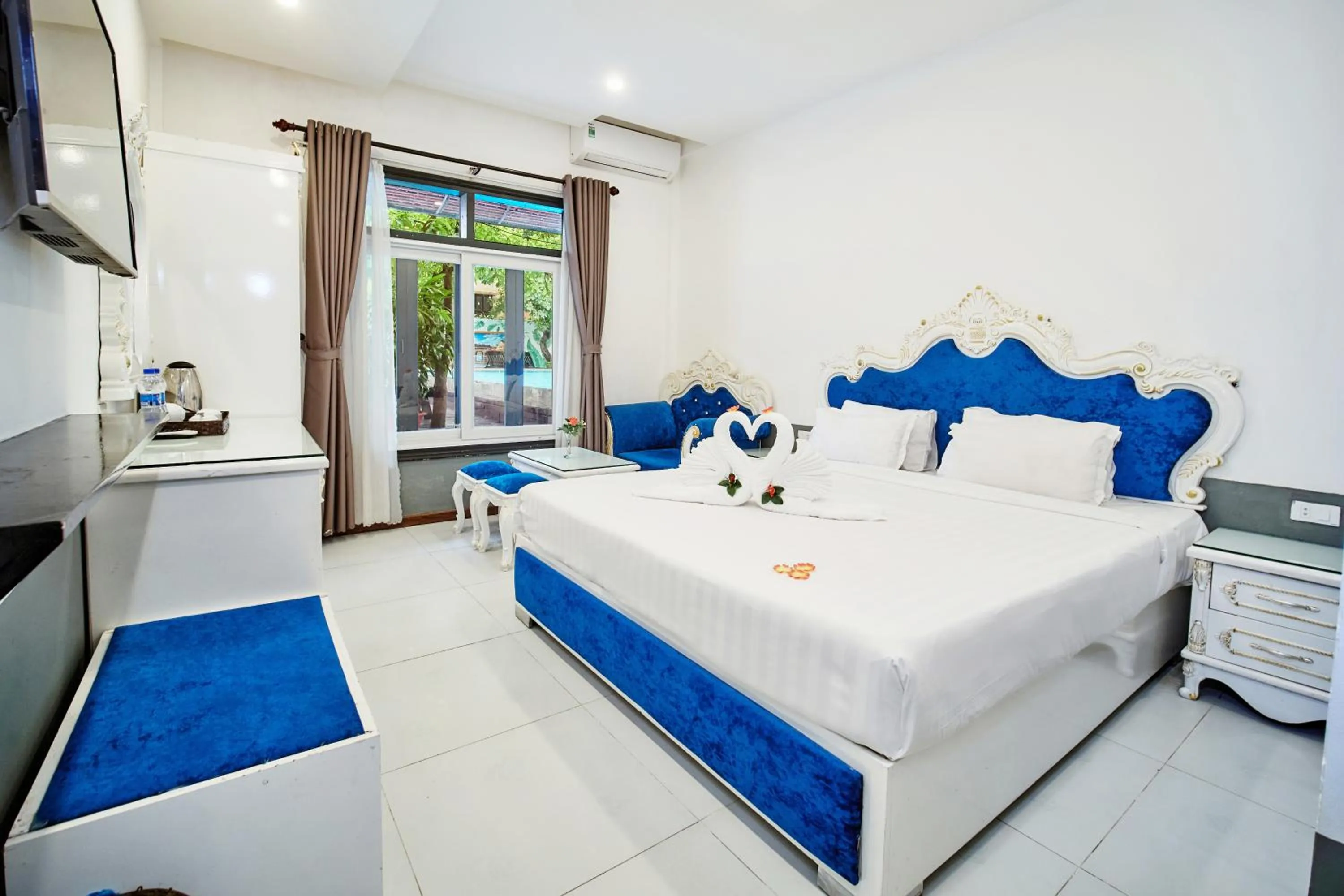 Bedroom, Bed in Nostalgia Hotel and Spa